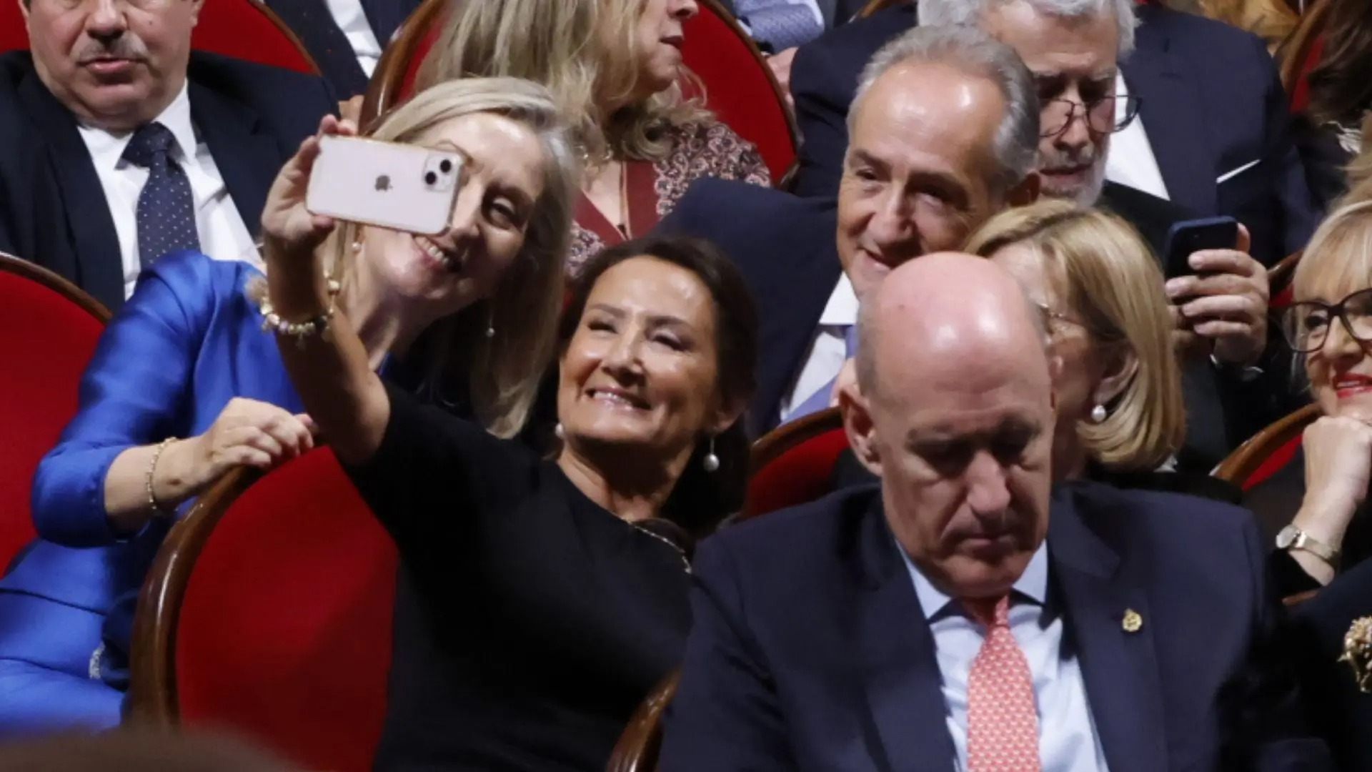 Zarzuela, avergonzada de Paloma Rocasolano y del abuelo taxista de Letizia