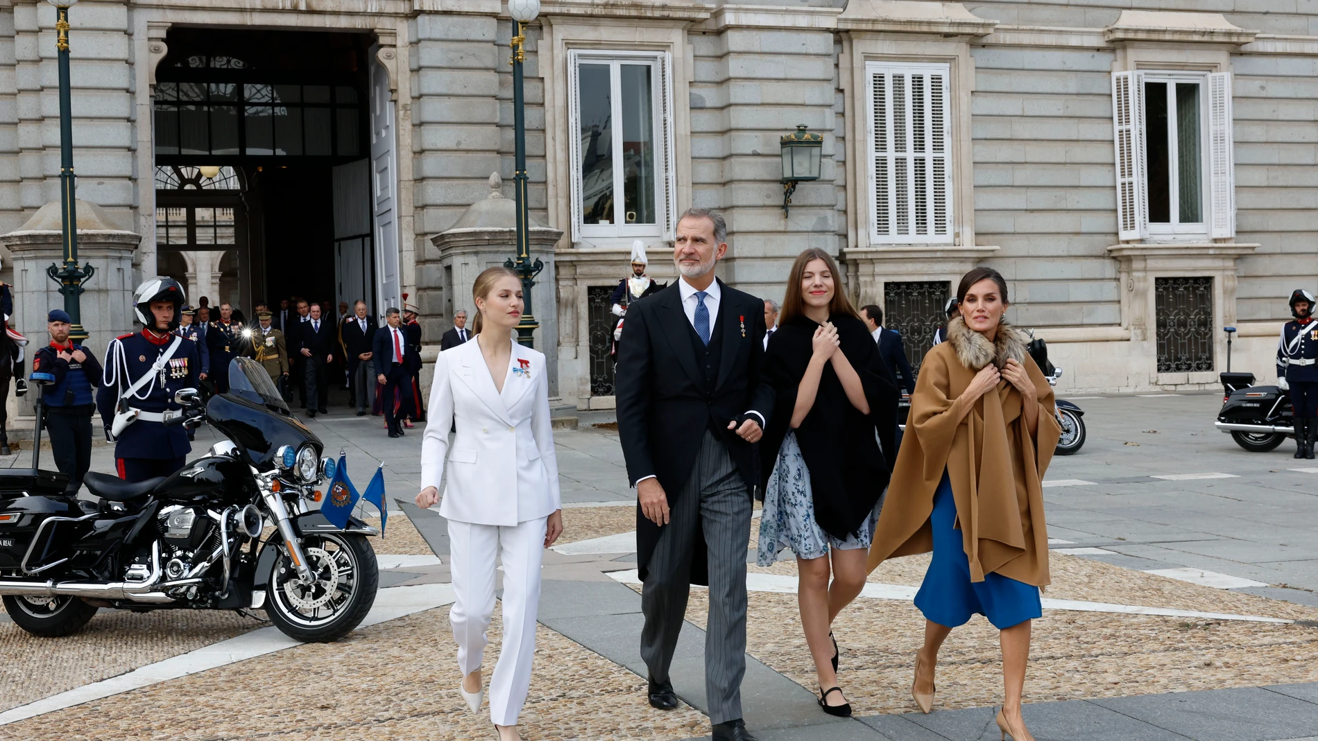 Sólo 1 miembro de la familia de Letizia se acercó a saludar a Juan Carlos I