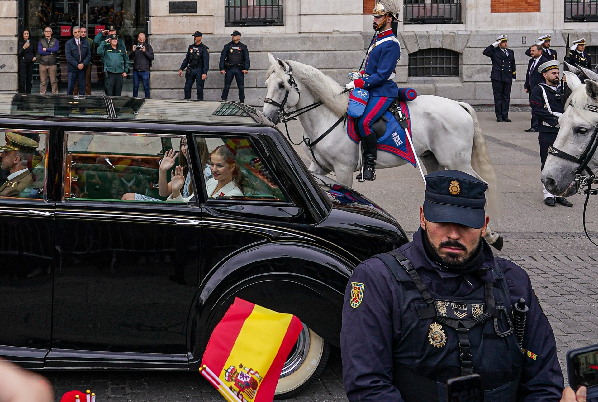 Incident policial a la jura d'Elionor amb una famosa de TV: "¡Comedme los coj****!"