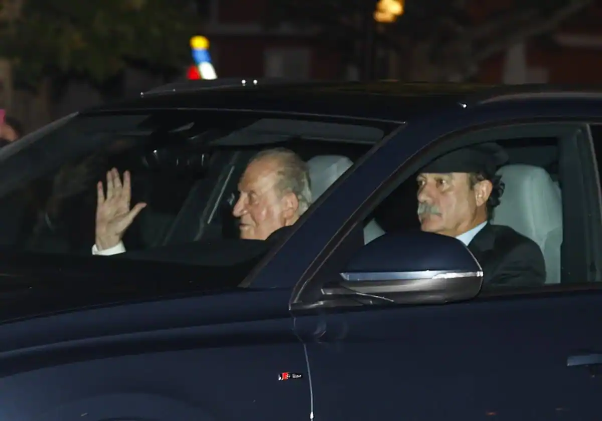 Juan Carlos I, empeora, va en silla de ruedas, la mansión de Abu Dabi está repleta de rampas