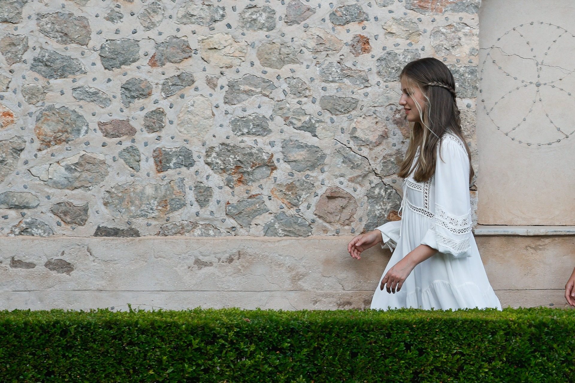 Leonor no paga amb diners ni amb targeta de crèdit o telèfon