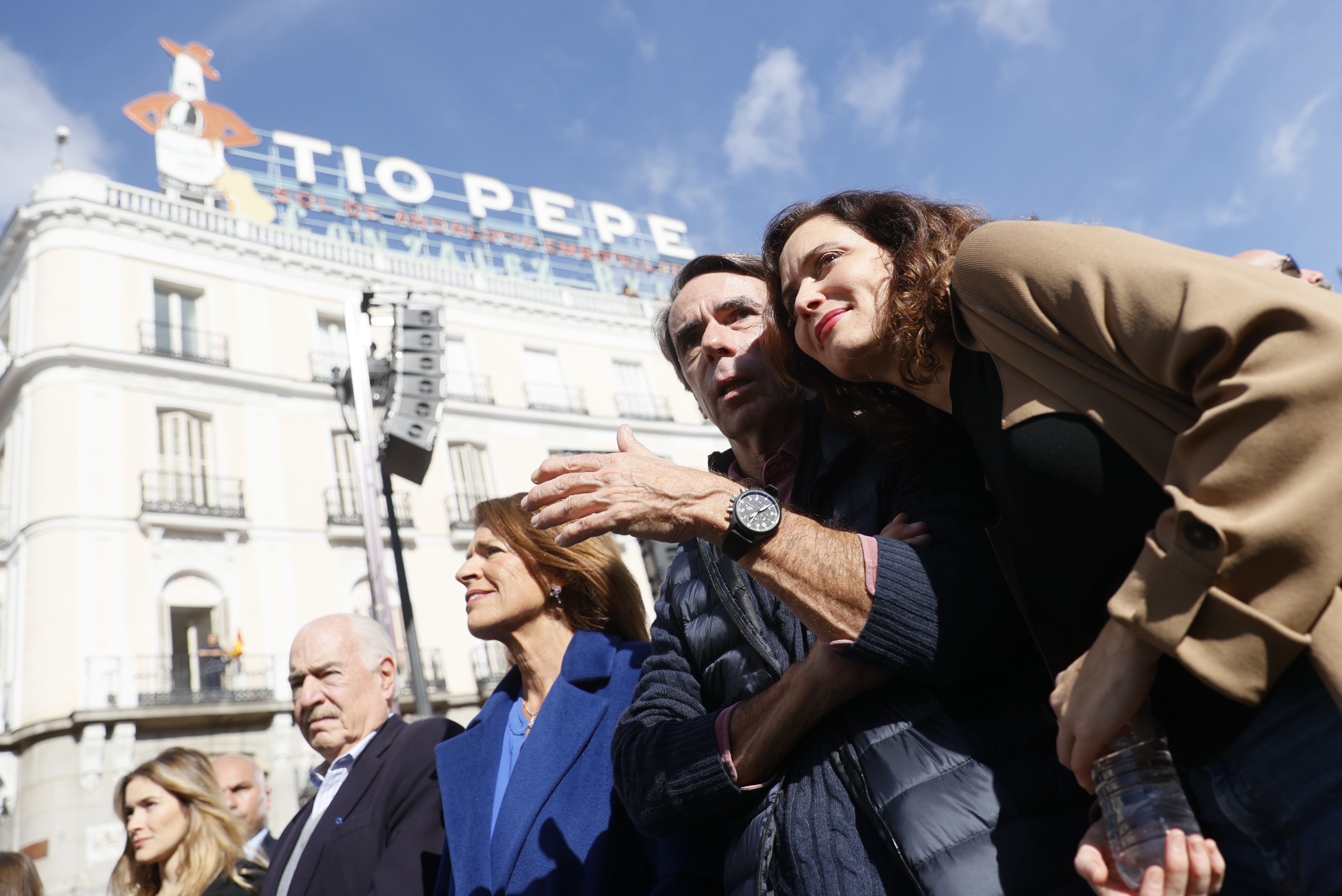 Periodista VIP de TVE llegeix el manifest del PP i VOX contra l'amnistia, estupor