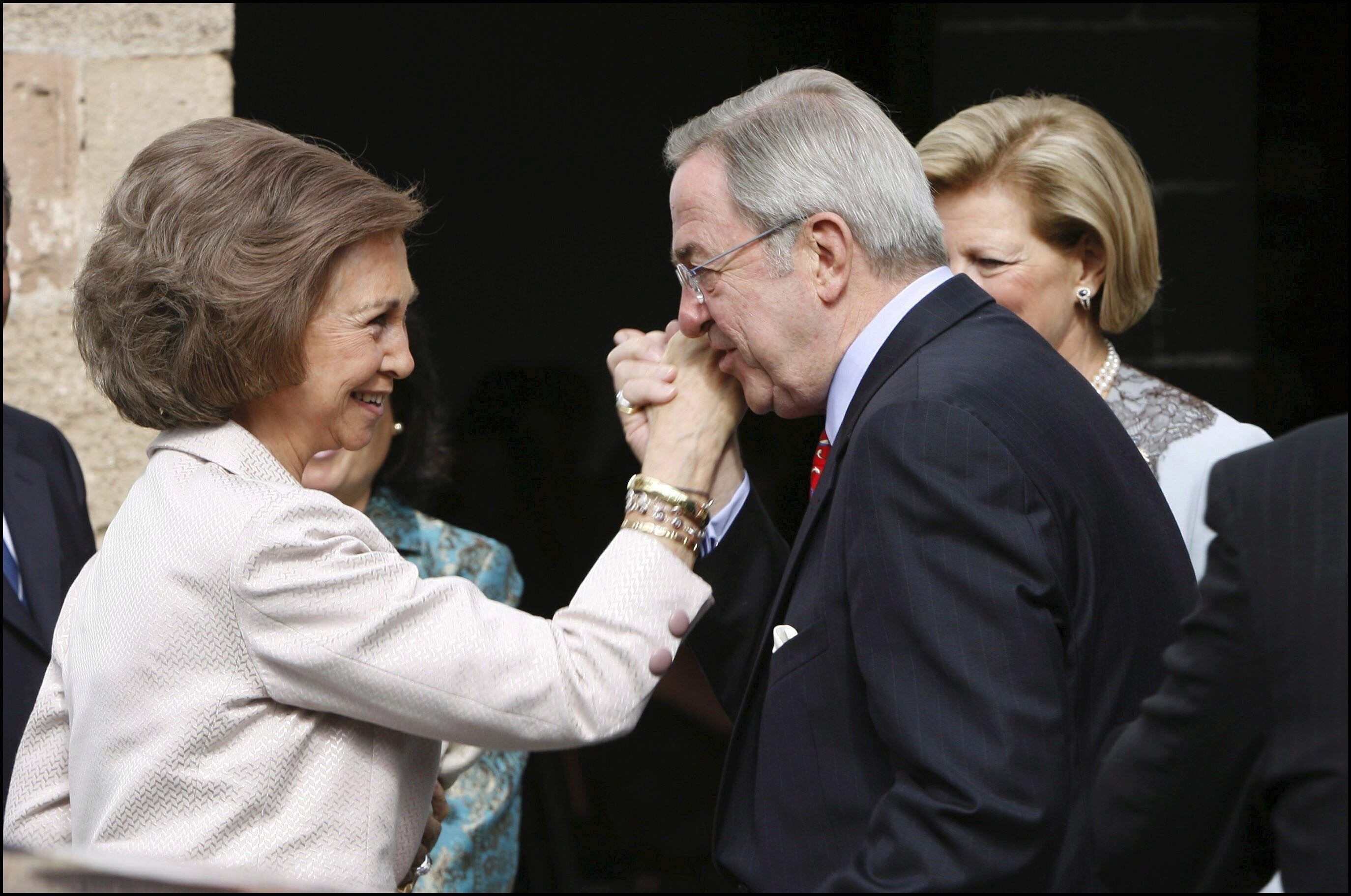 La reina Sofia, escapades amb avió amb 1 senyor al club privat amb l'accés més restringit