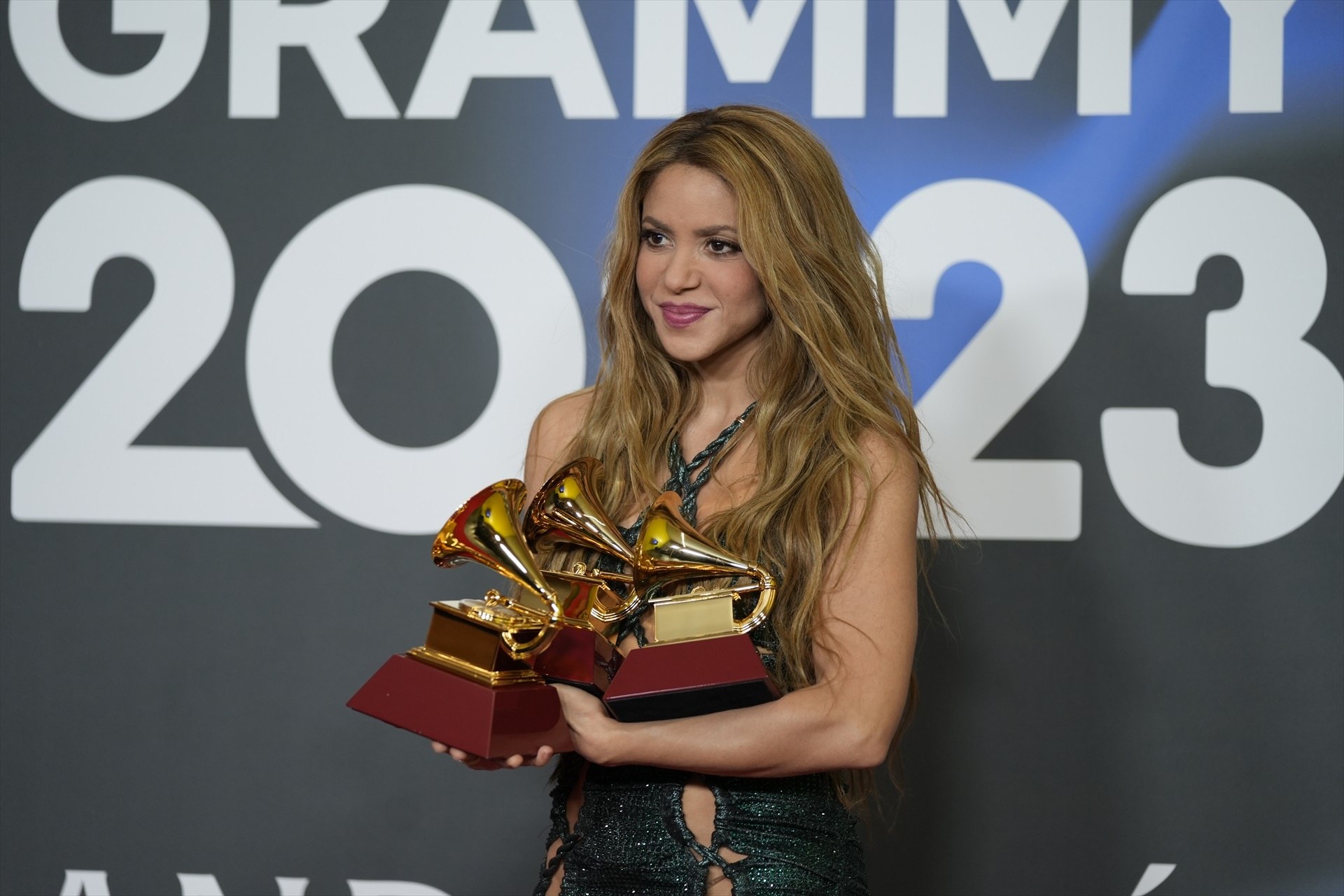 Shakira, molt perjudicada en un restaurant de Miami, cantant amb el DJ i ballant; xafogor