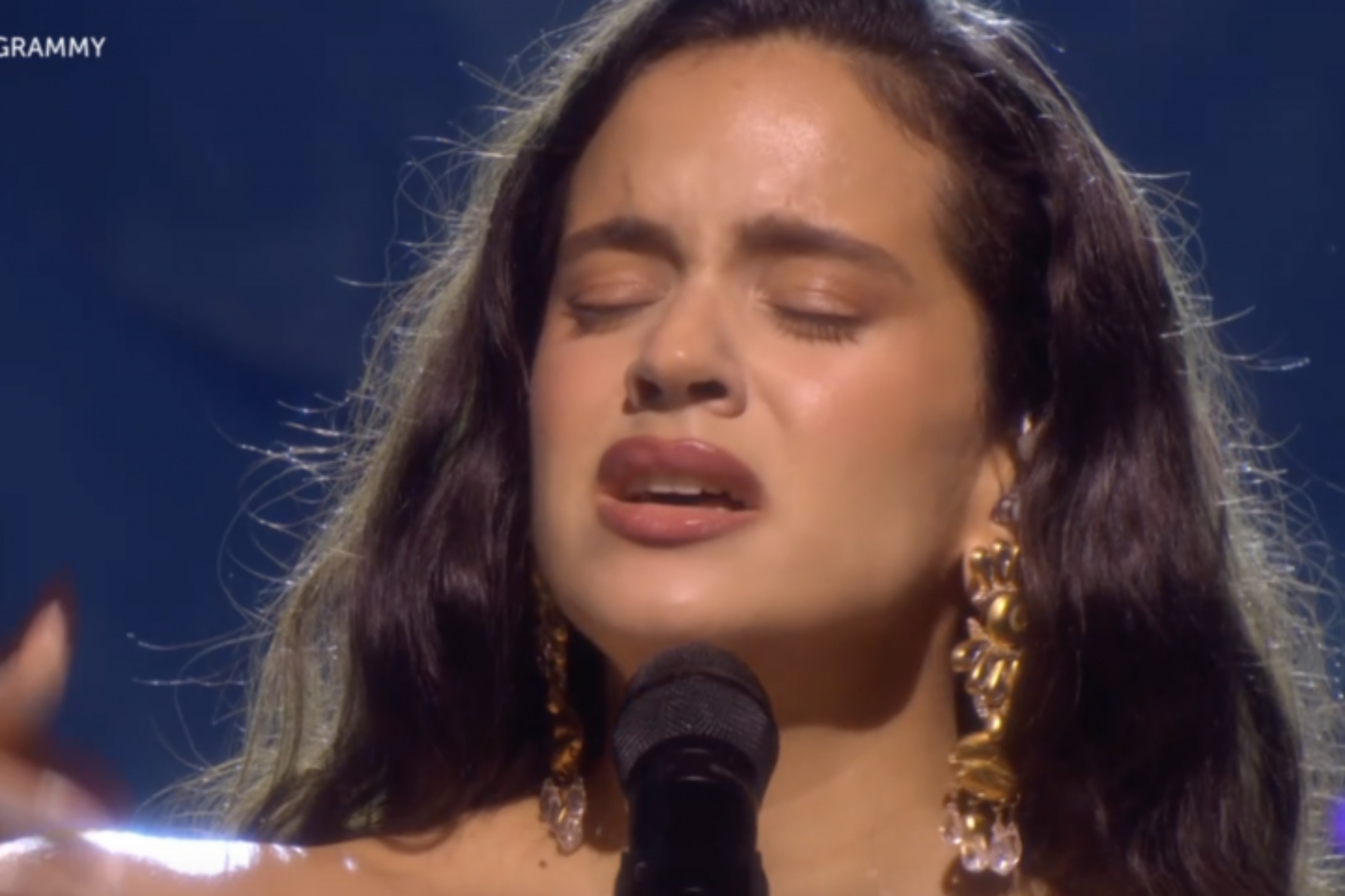 Rosalía entre lágrimas en los 'Latin Grammy': "Se nos rompió el amor"