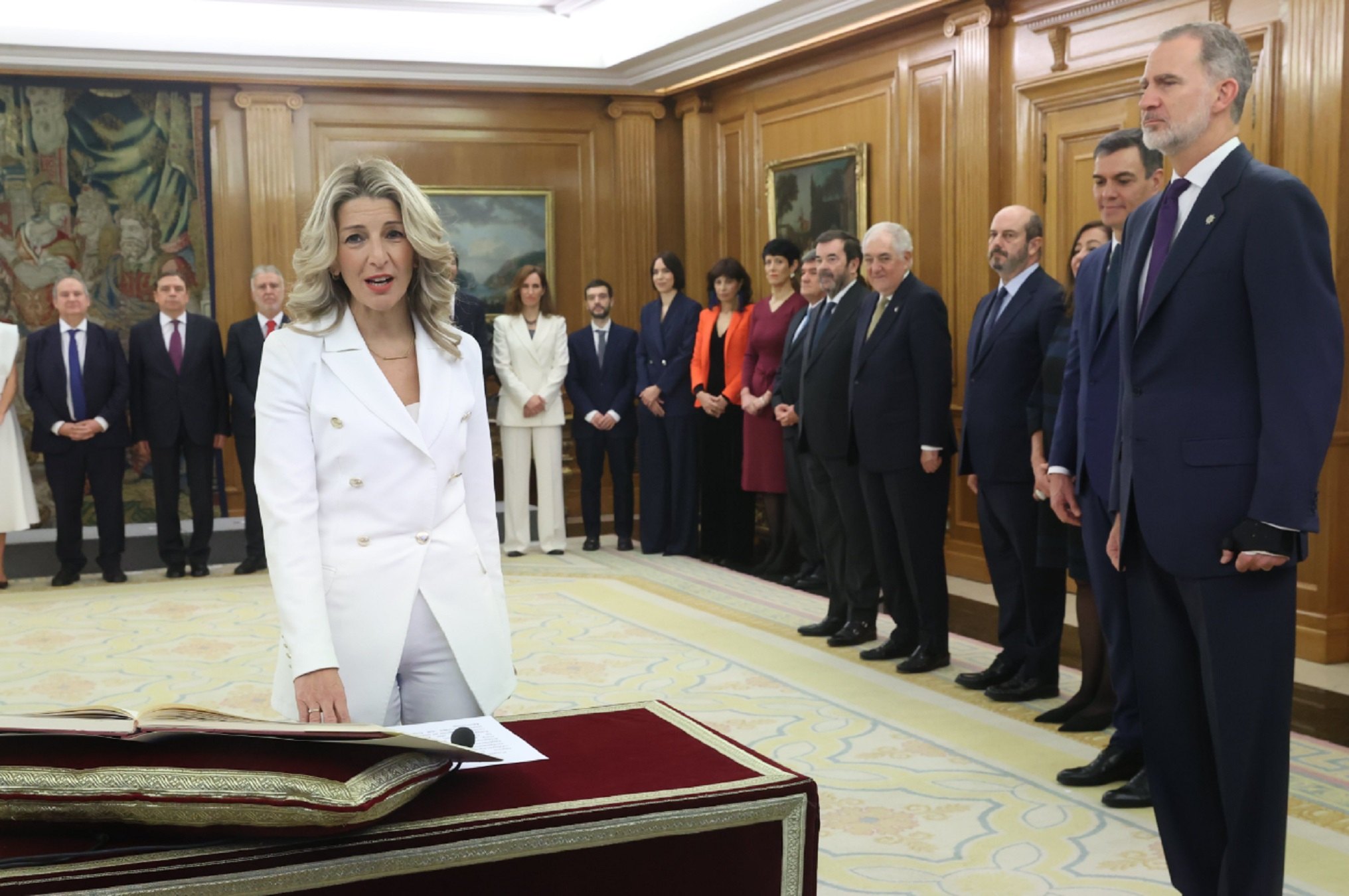 Ridículo de Felipe en Zarzuela: qué ha hecho ante los nuevos ministros. Le tienen que llamar la atención
