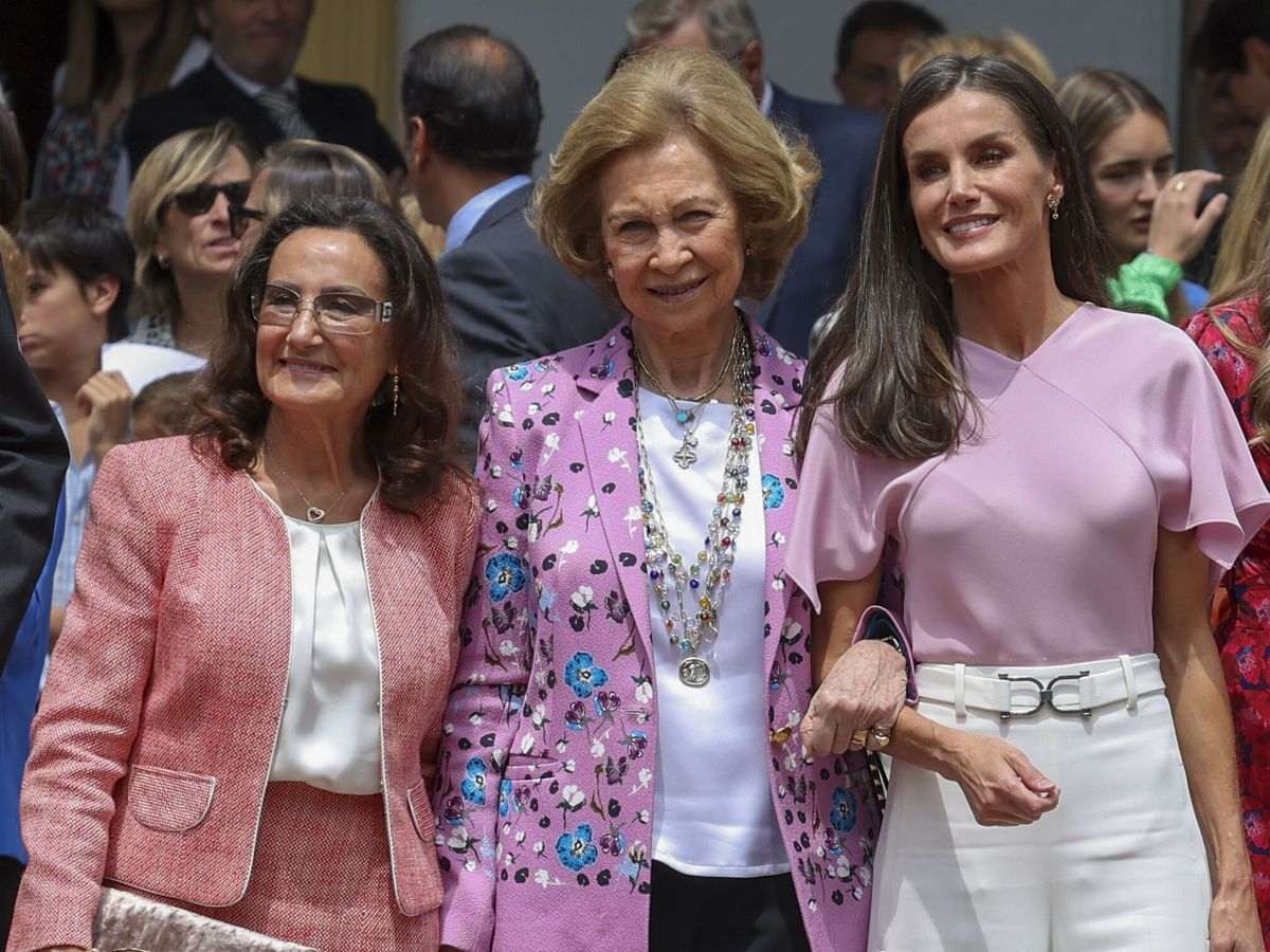 La reina Sofia habla muy mal de la madre de Letizia, Paloma Rocasolano, por el pacto de Barcelona