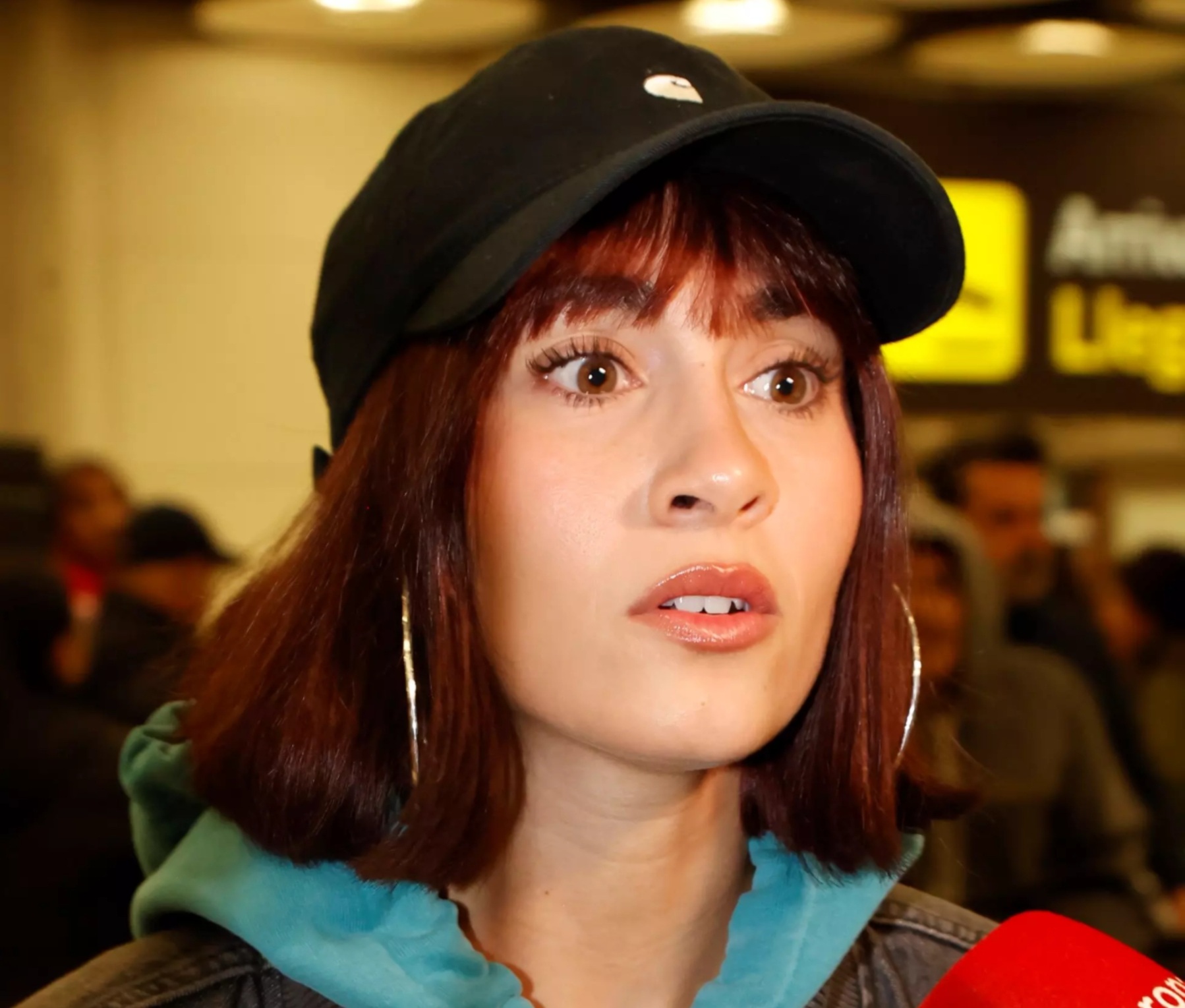 El gran embolic d'Aitana, massa pretendents, s'equivoca davant la premsa