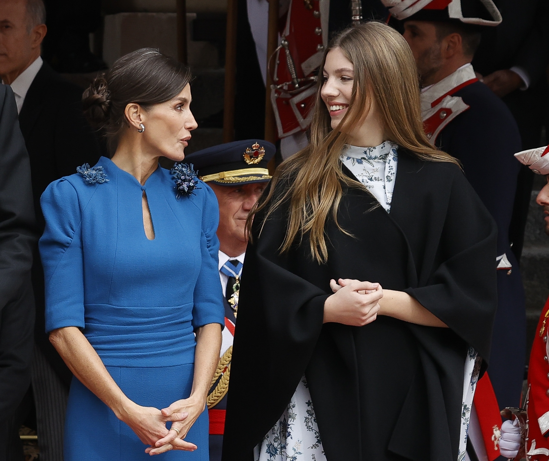 La infanta Sofía inflant-se a festes i menjar prohibit a Gal·les, Letícia pateix