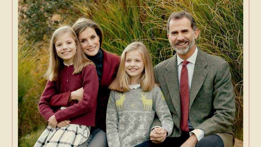 Zarzuela cierra el primer acuerdo para maquillar la infidelidad de Letizia a Felipe VI