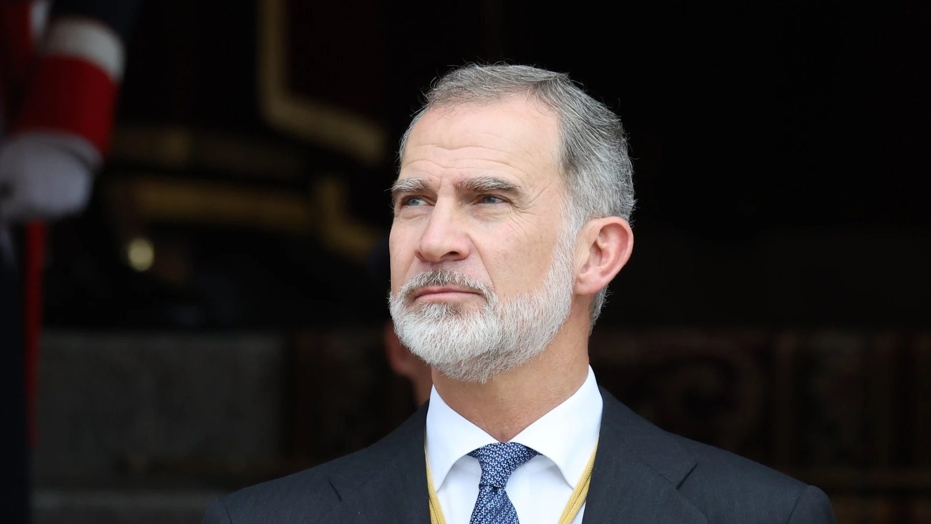 Felipe VI, enamorado como un adolescente, pero obligado a romper por fotos comprometedoras