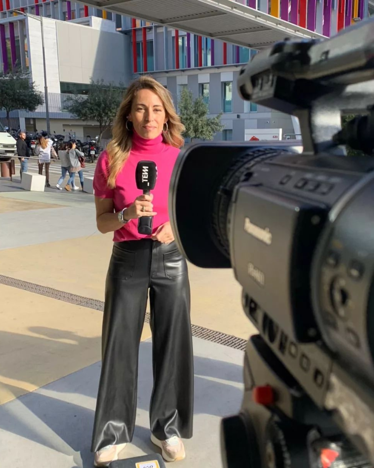 Pareja de TV3 calla los comentarios xenófobos de la red, historia reveladora