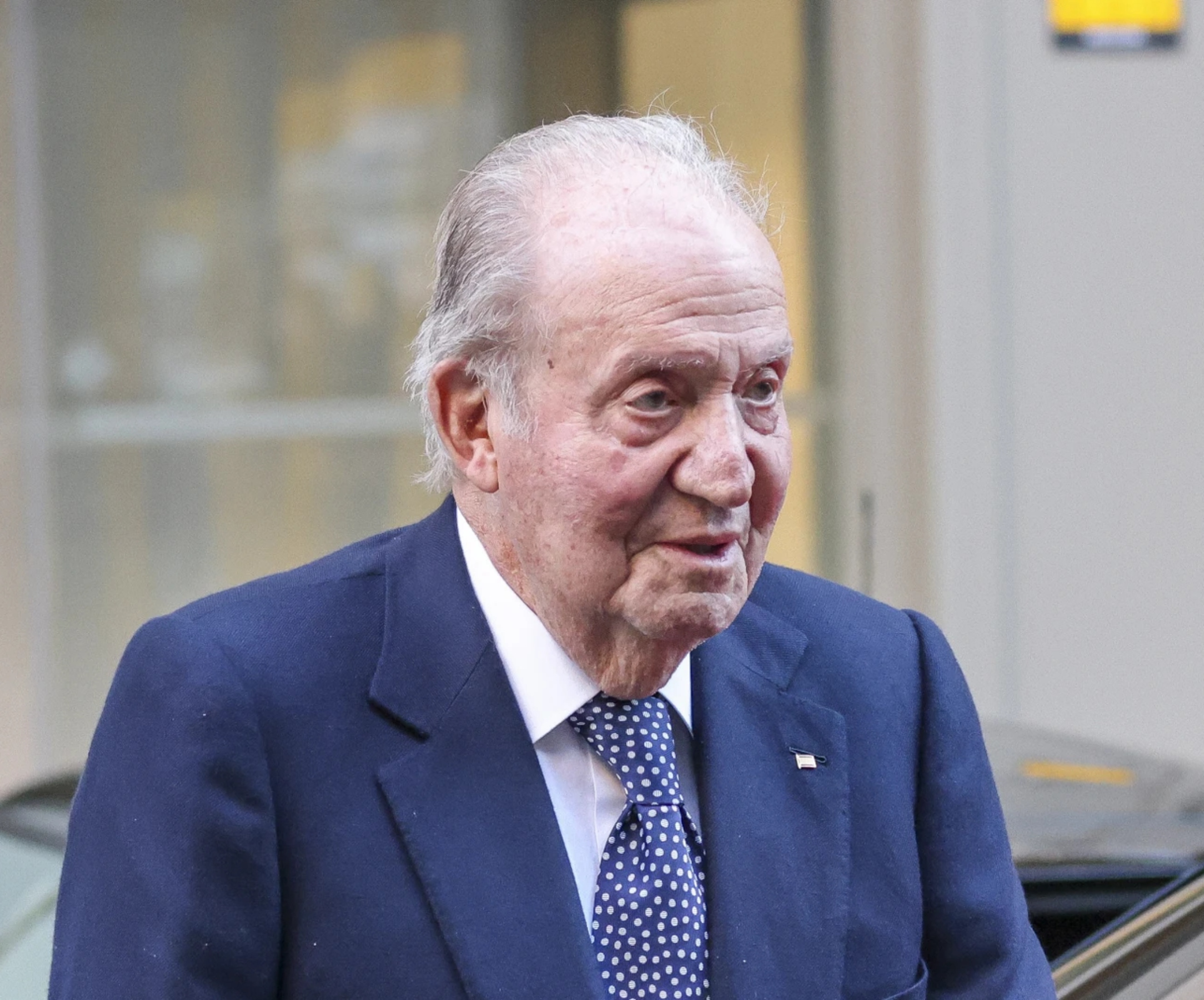 Juan Carlos I negocia su regreso a Madrid con la caída de Letizia