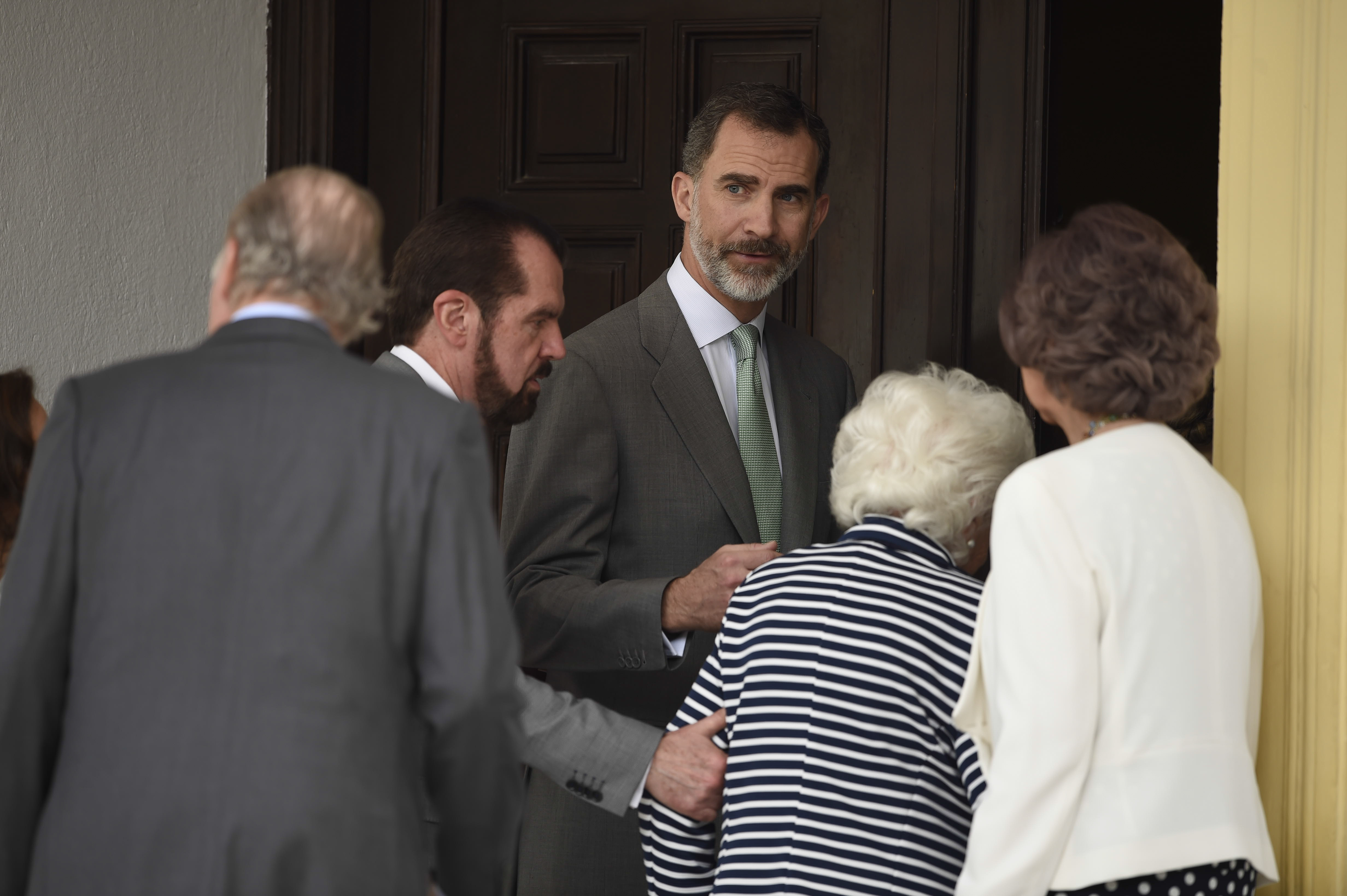 La imagen de Felipe en casa de su suegro que indigna a los monárquicos: "No debería haberlo hecho"