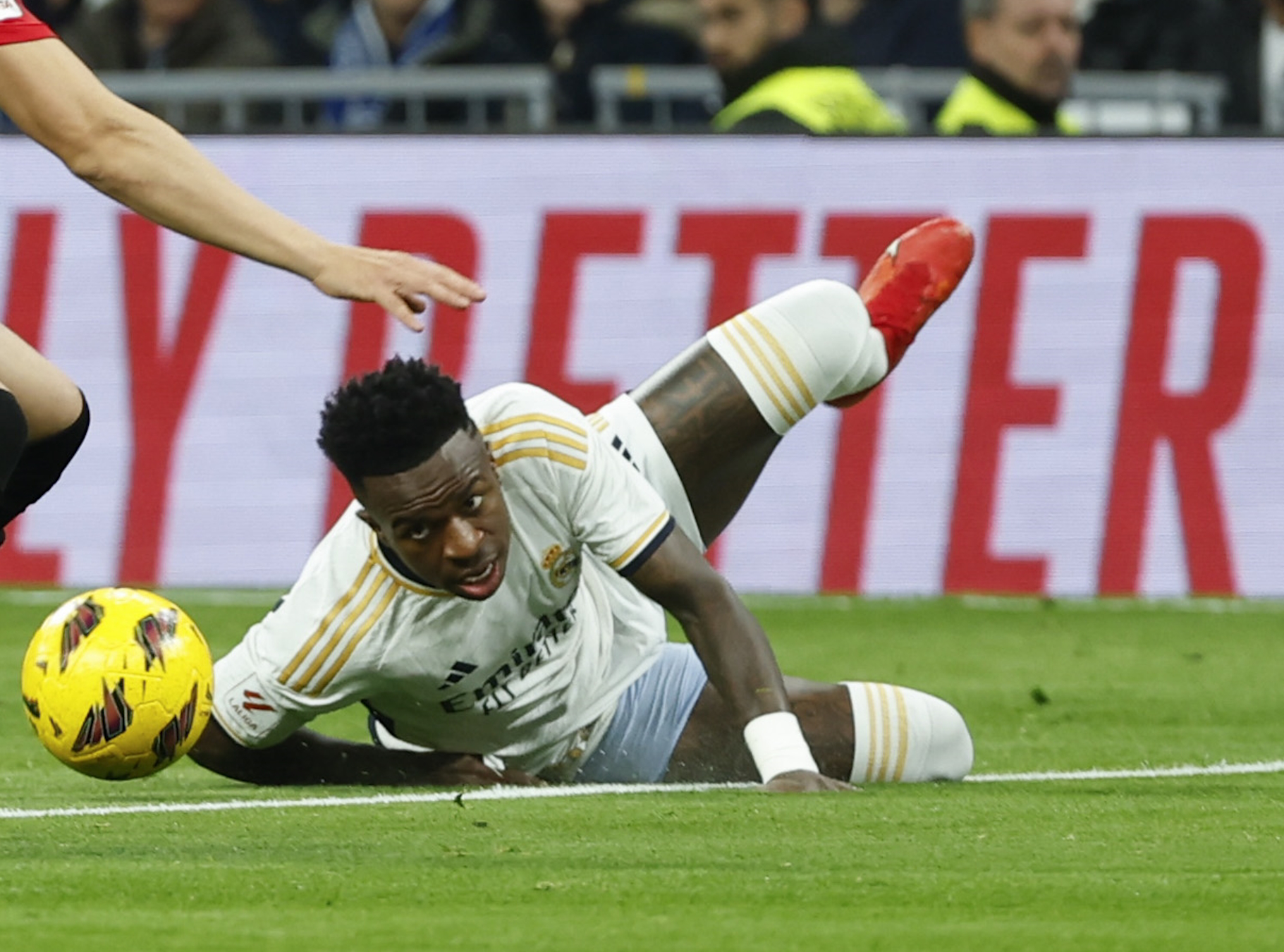 El madridismo contra las cracks de Barça femenino, llega Vinicius y la pifia: vídeo