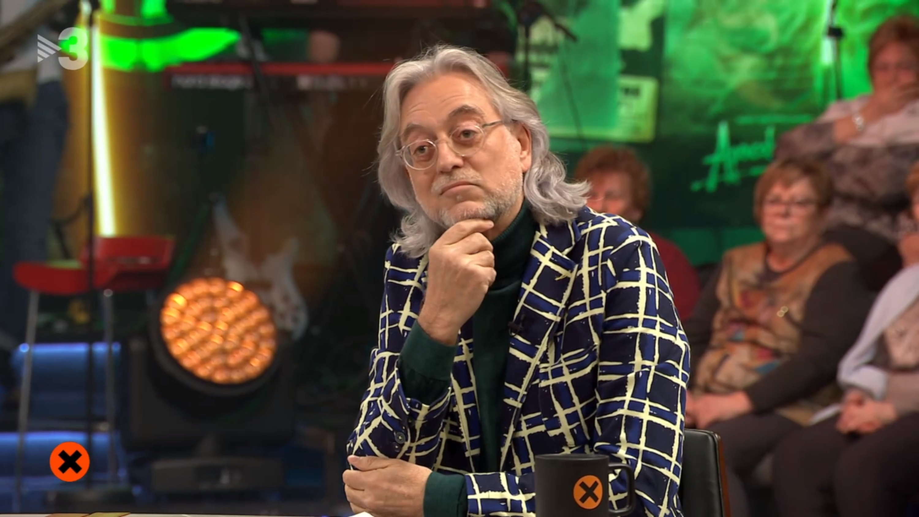 Bronca a gritos de un albañil a su cliente por hablarle catalán, Víctor Amela aplaude