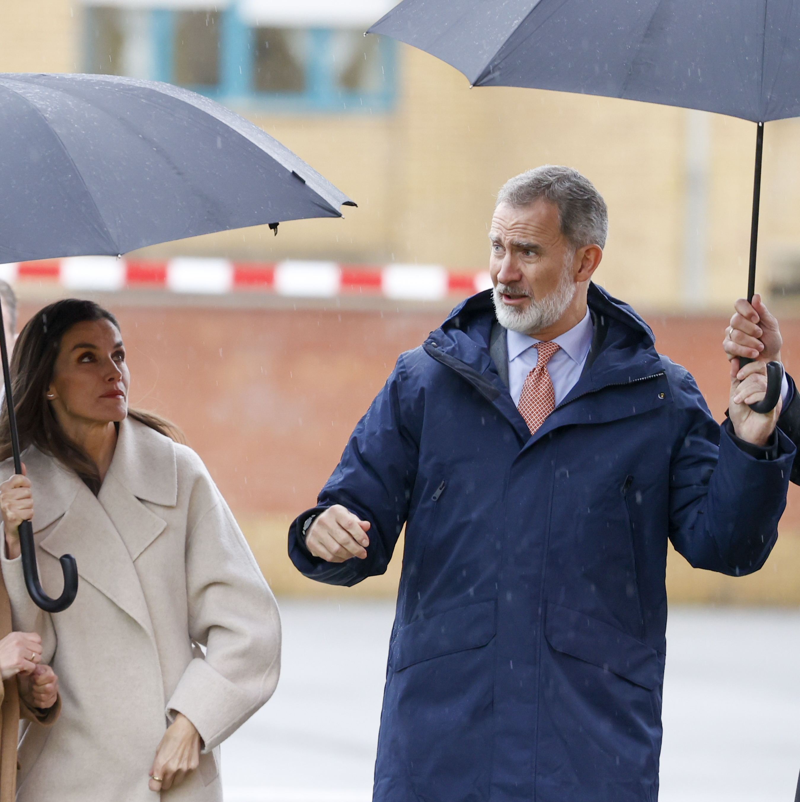 Felipe y Letizia reaparecen incómodos tras el último desafío de Juan Carlos