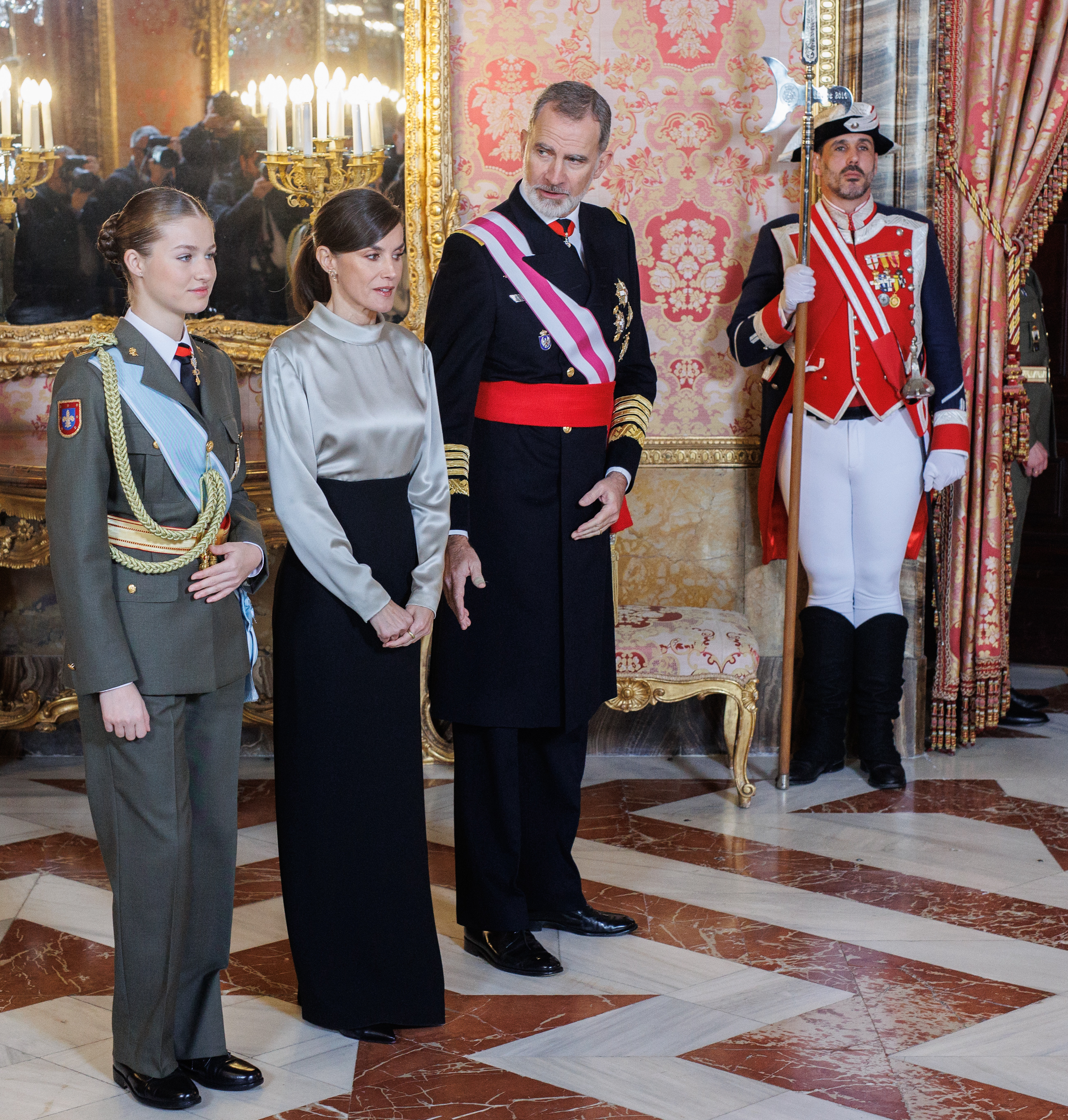 Felipe VI ya no es el favorito y Leonor le pasa por la derecha, runrún en la Academia