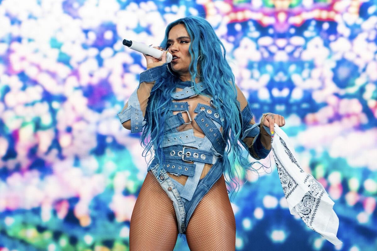 Karol G carga contra los haters que le acusan de hacer playback