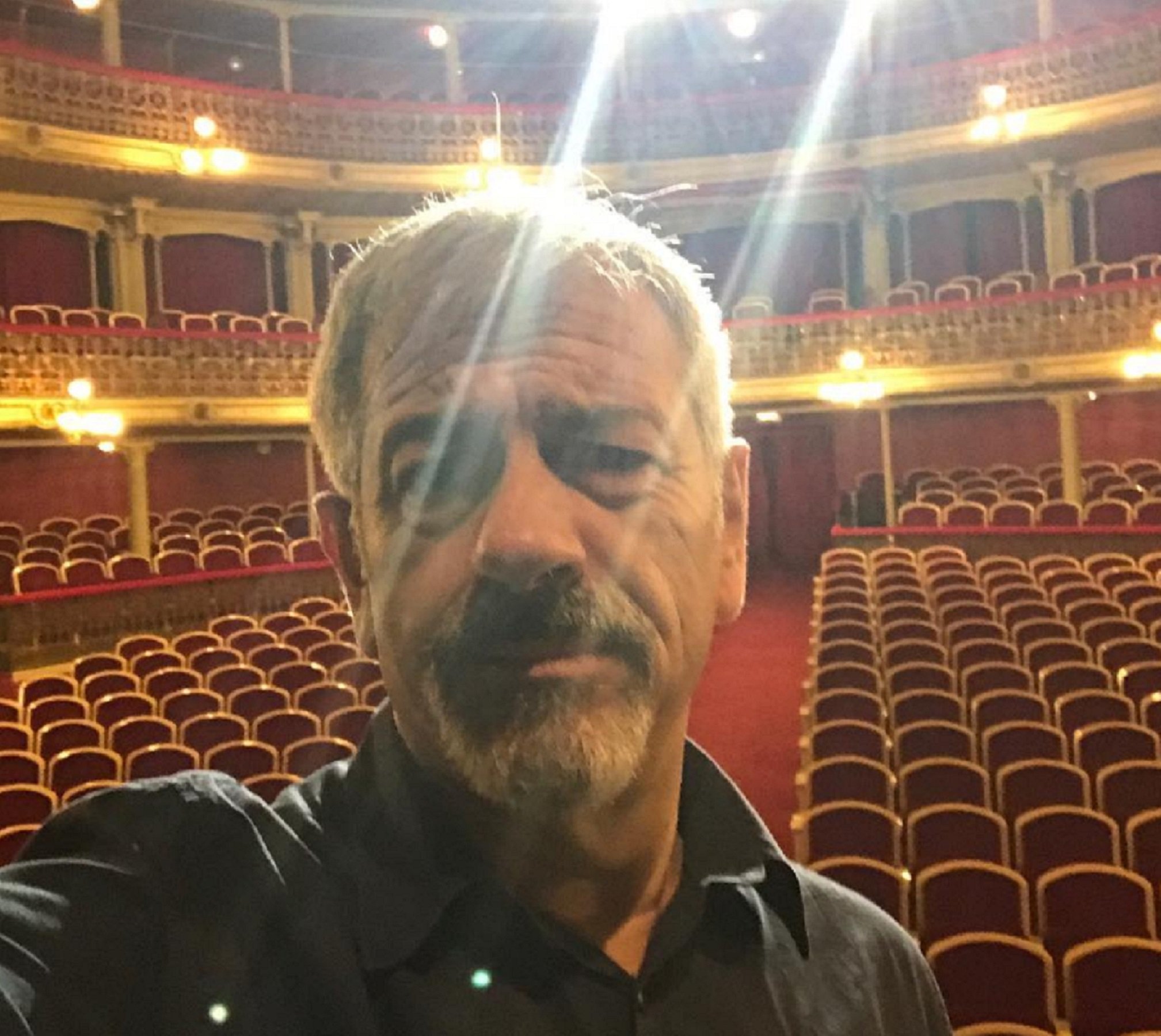 Los gastos se comen a Carlos Sobera y tiene que deshacerse de su teatro