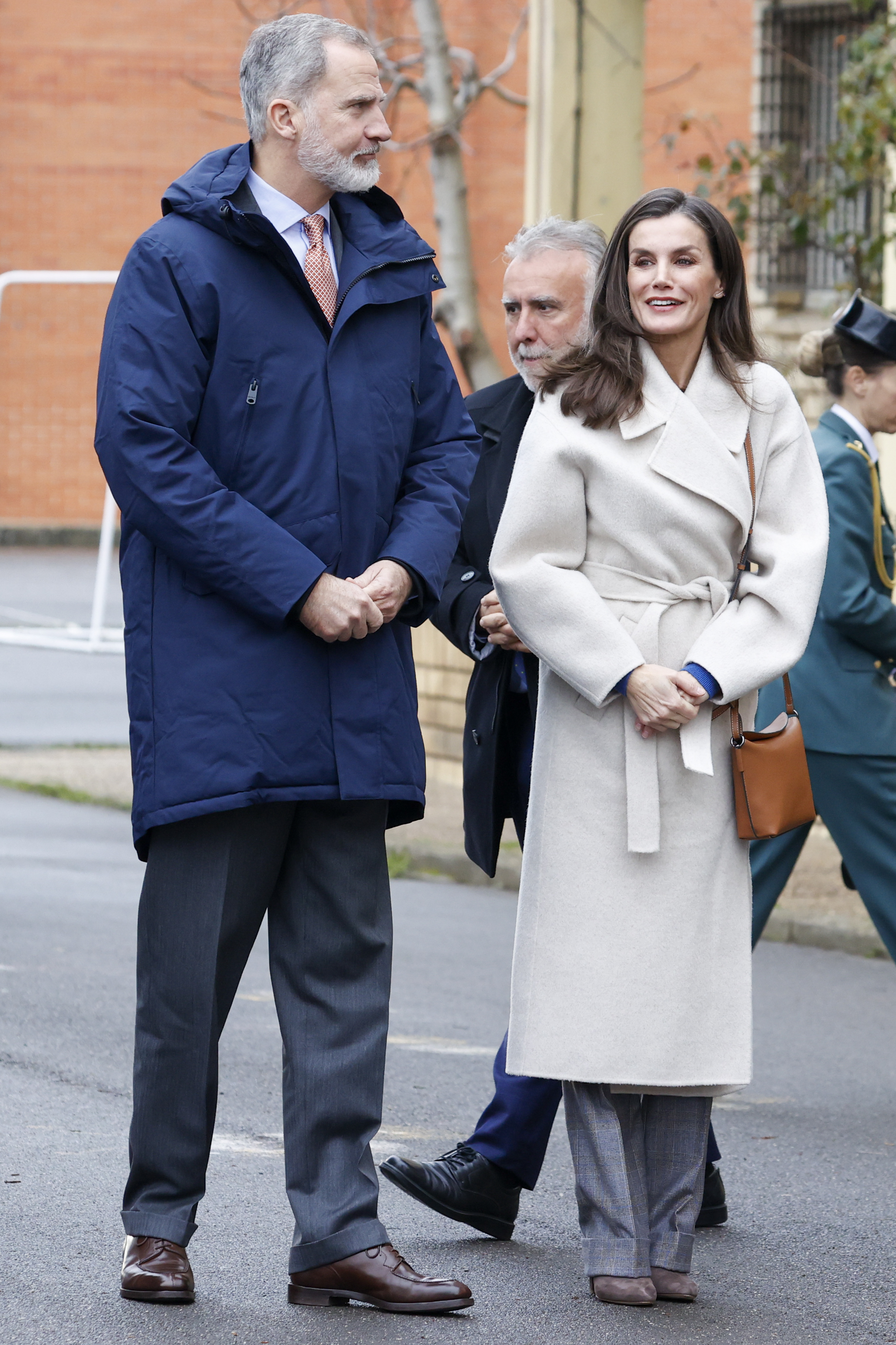 Letícia amb Felip fent el senyal de les banyes amb la mà: imatge inèdita a TV3