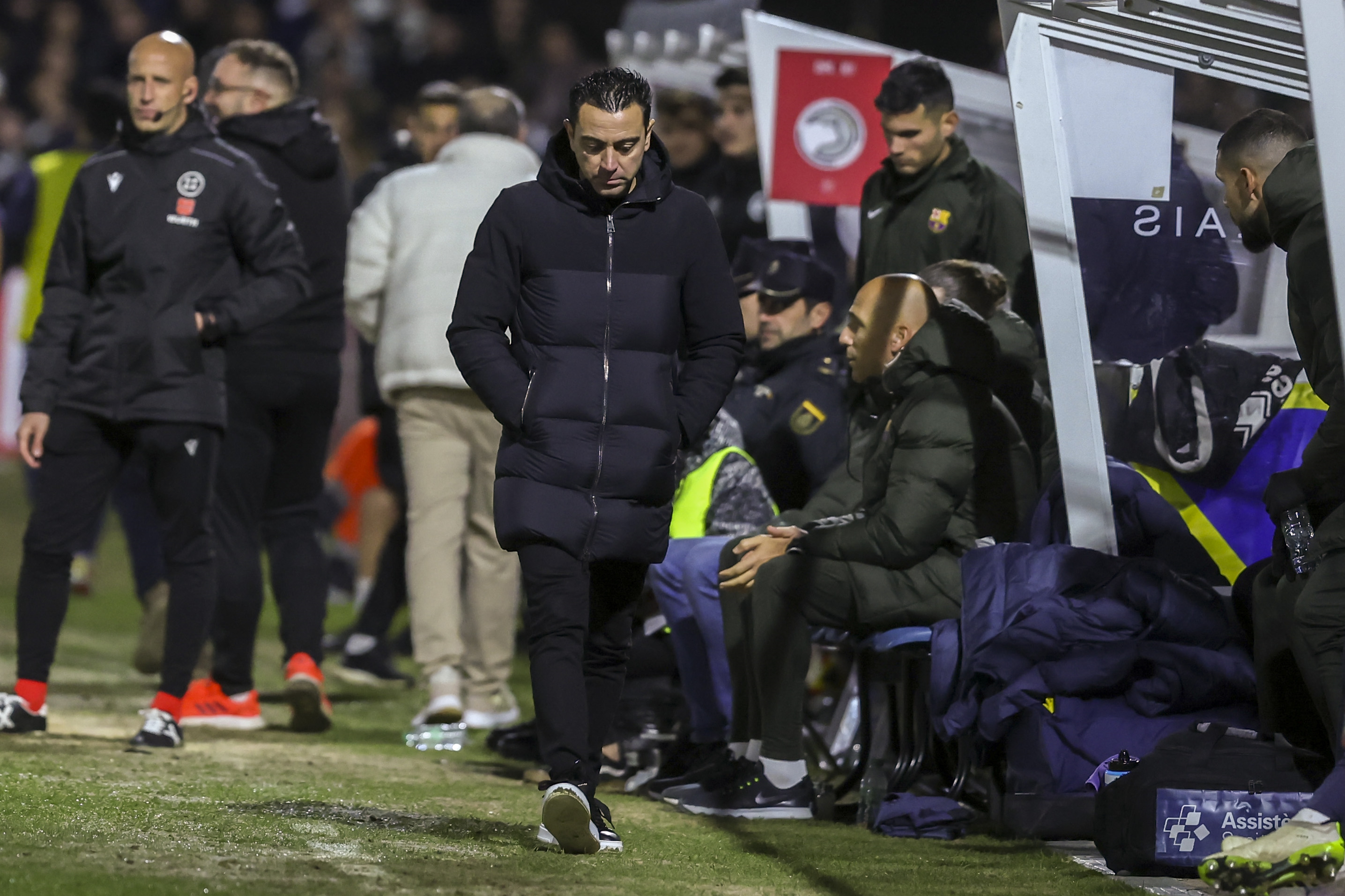 WAG del Barça ensorra Xavi Hernández, cleca durant el partit de Copa