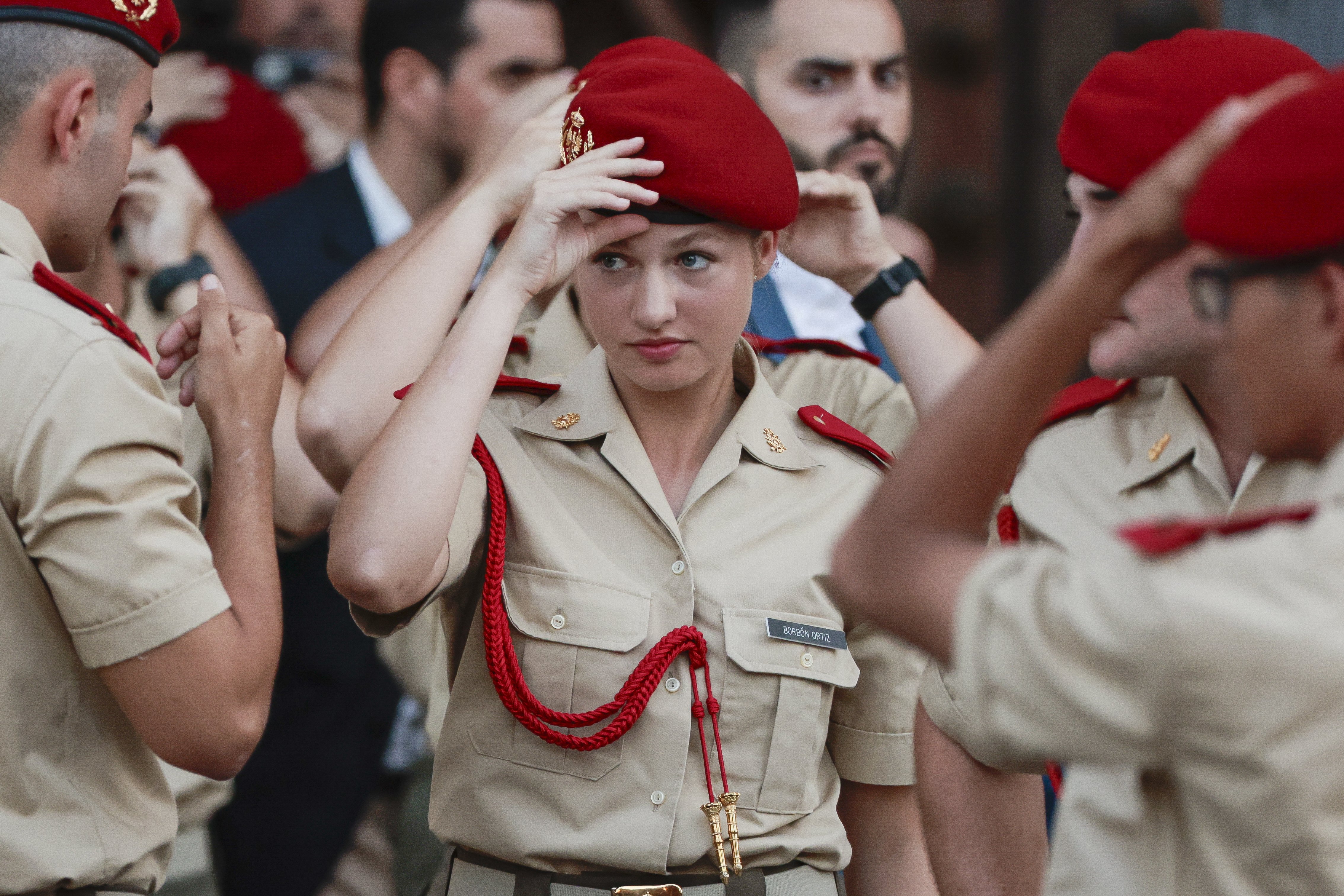 Vergonya amb Elionor i l'acadèmia militar. Parlen de "penurias" i dormir poc: imatge indecent