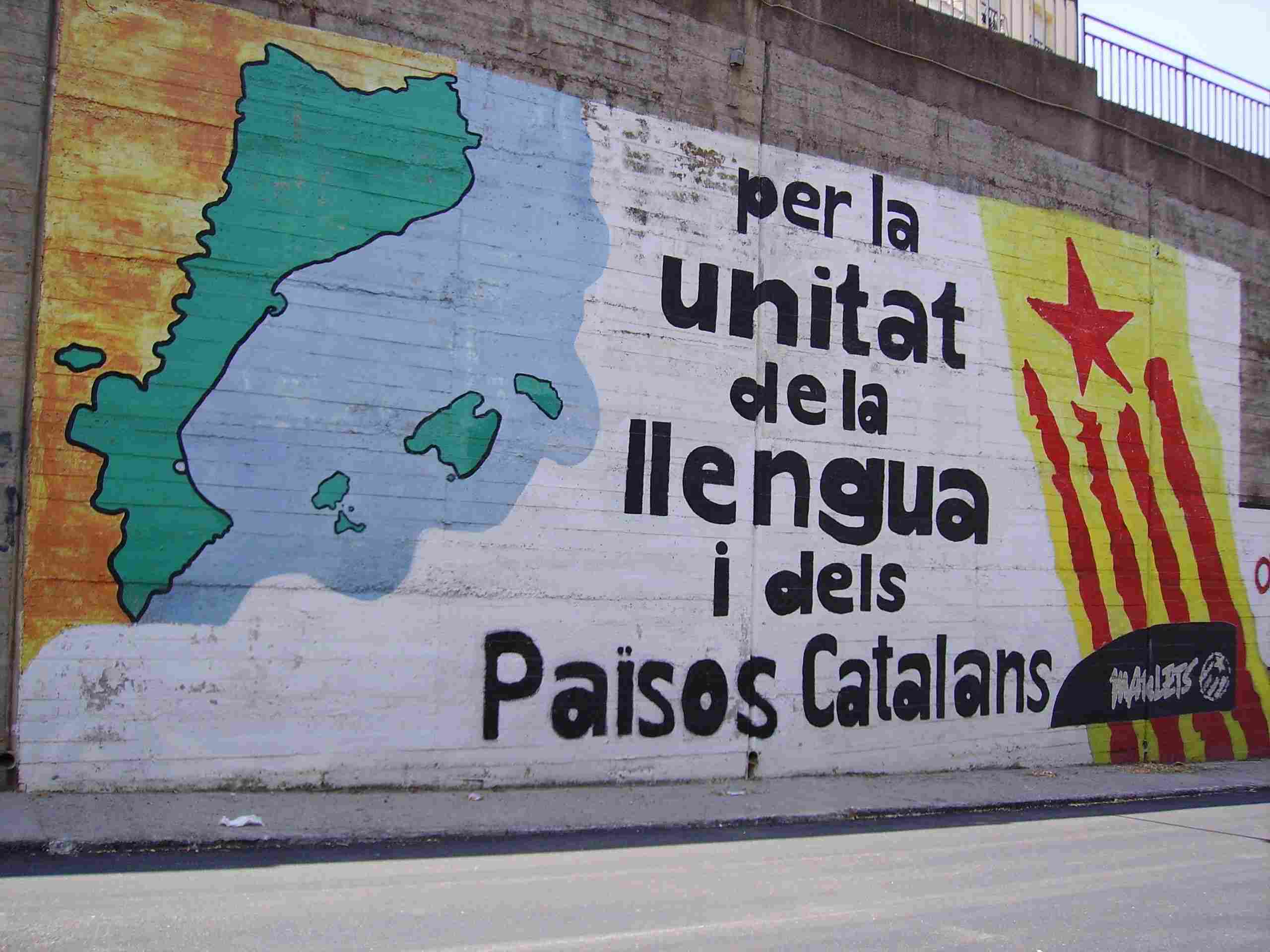 Renfe deja escoger catalán o valenciano. ¿En qué se diferencian?