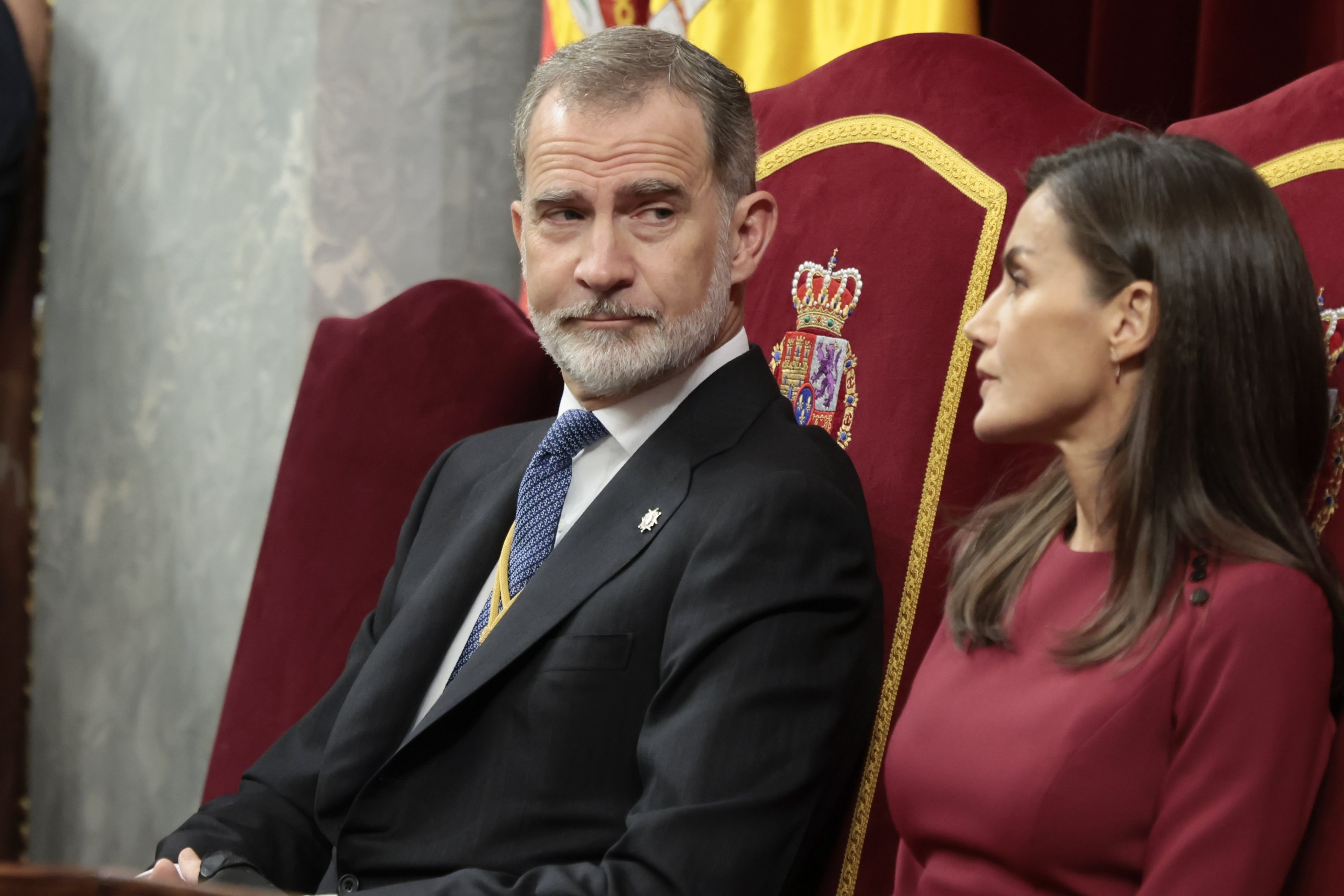 Felip VI sense Letícia a la foto d'Annie Leibovitz, molt seriós, mala cara