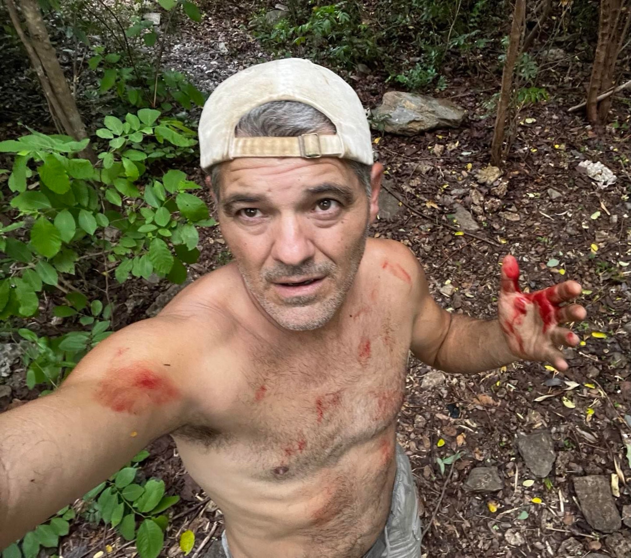 Frank Cuesta atacat per un cérvol en directe: a punt de perdre la vida, la xarxa es burla