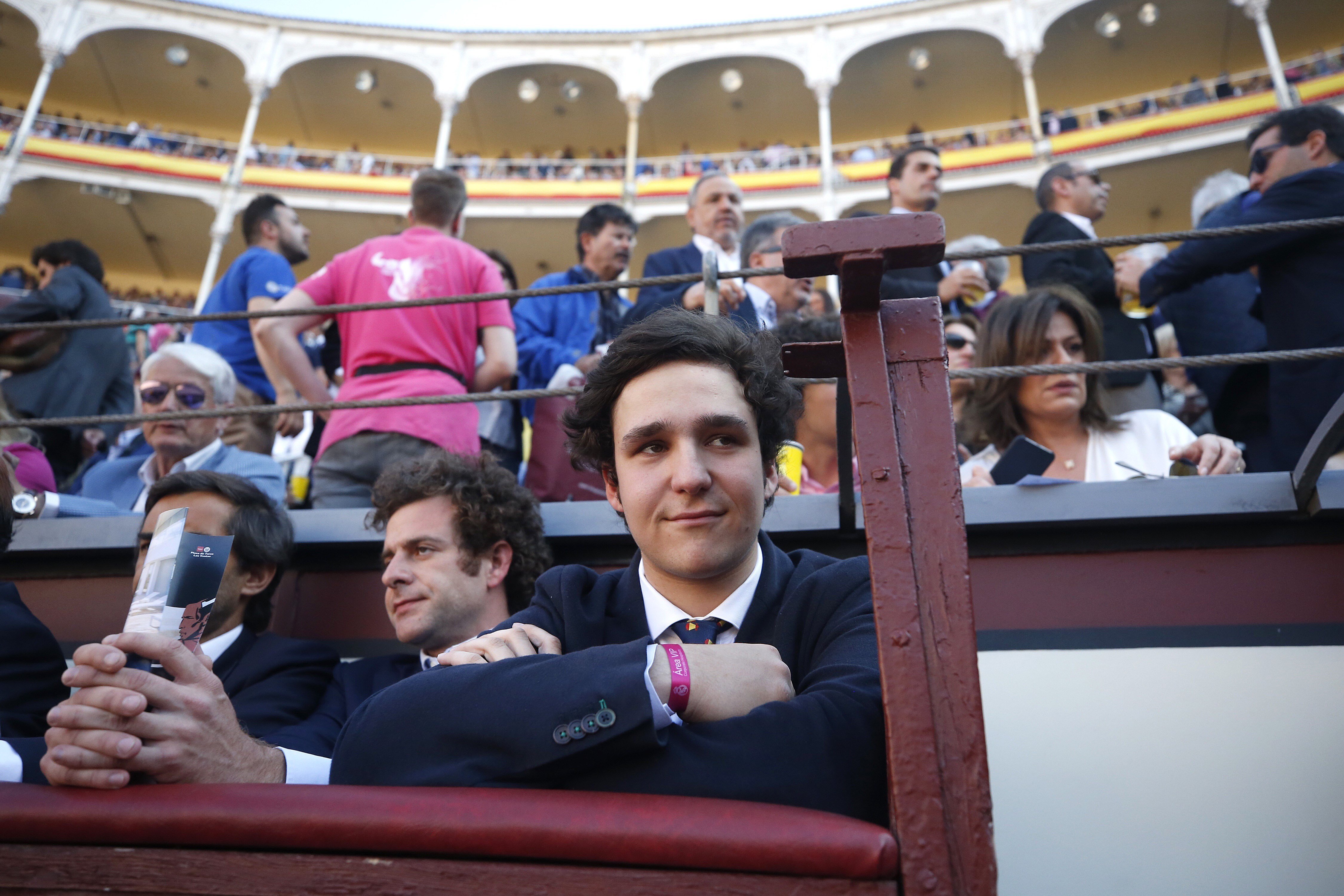 Froilán pasa del funeral de su primo y se va a ver los toros