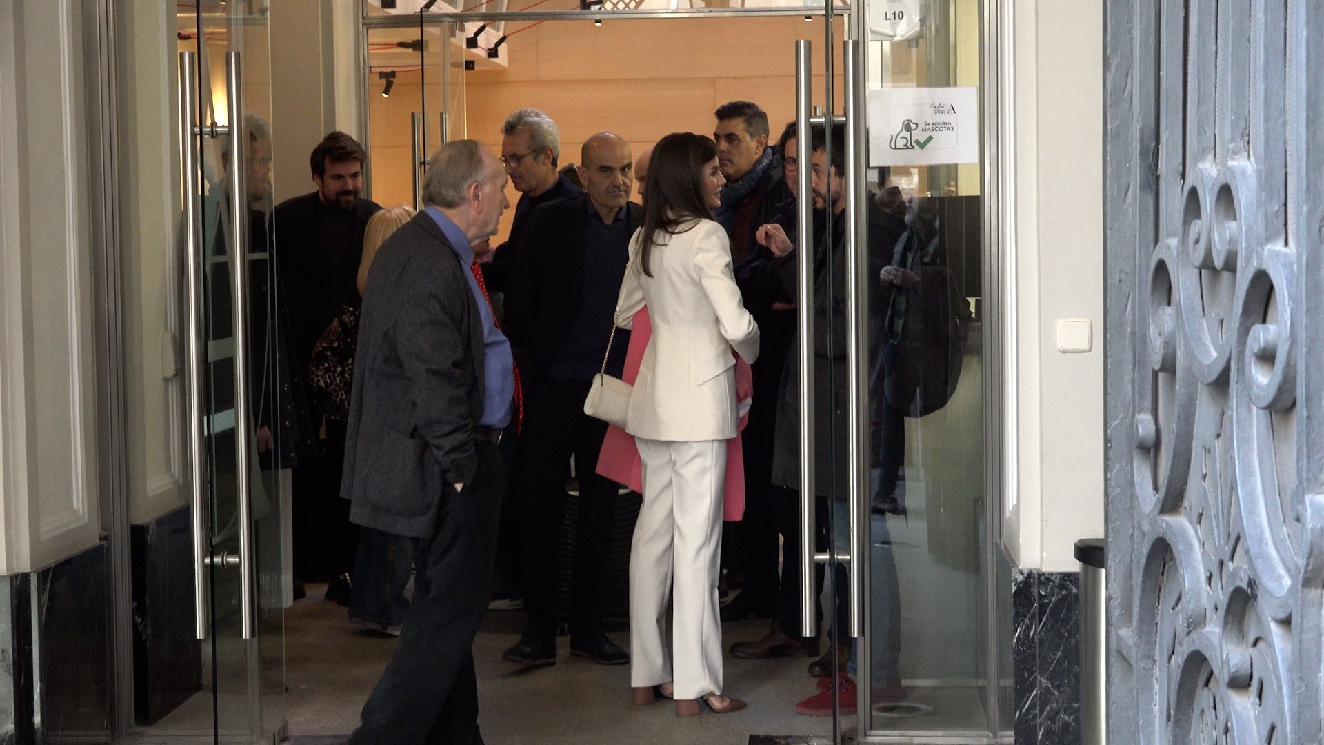 A tertuliano ultra de TV se le cruzan los cables, "manoseo a la reina Letizia"