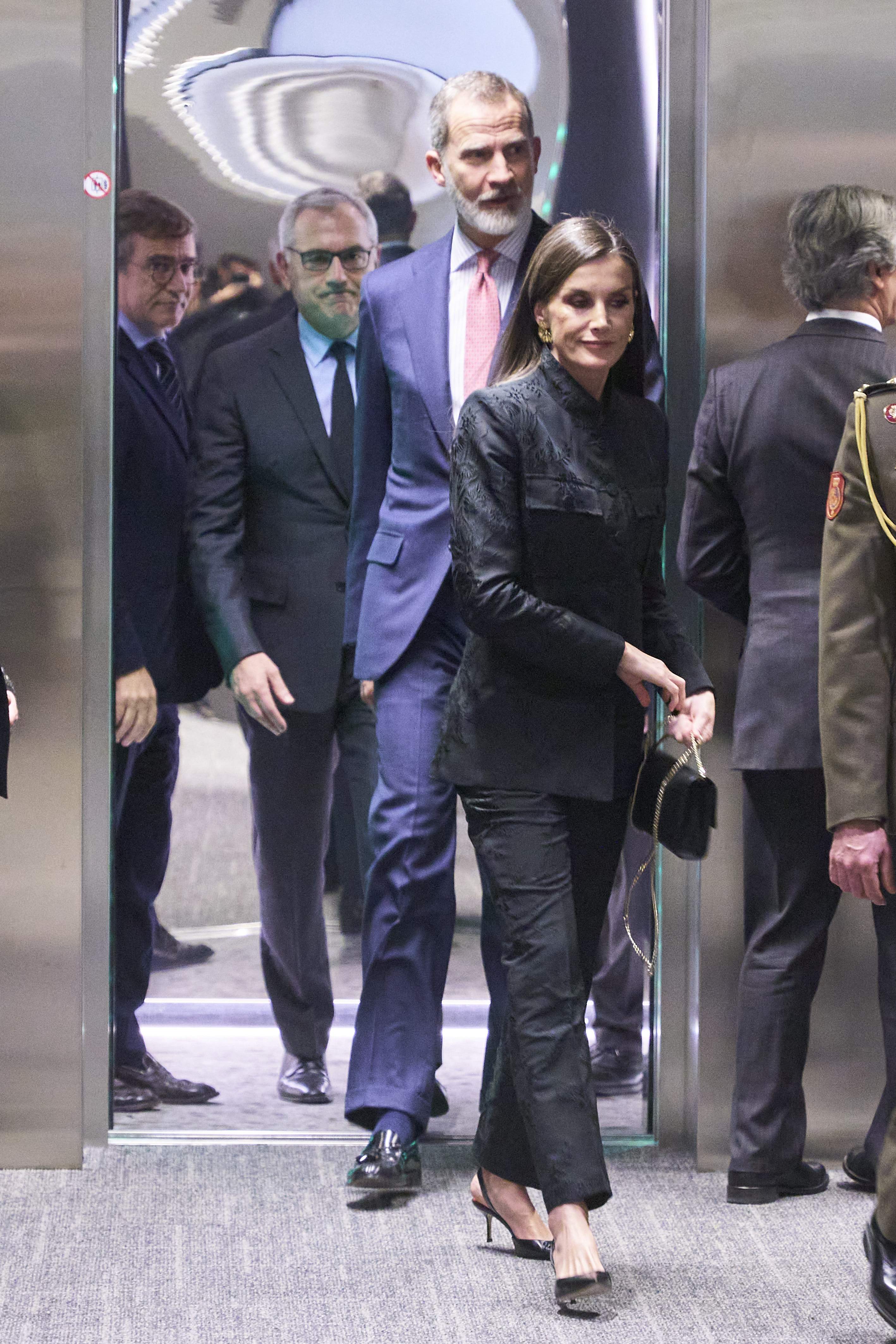 Letícia ensorrada a Barcelona, males cares i mal humor pels tuits de Del Burgo