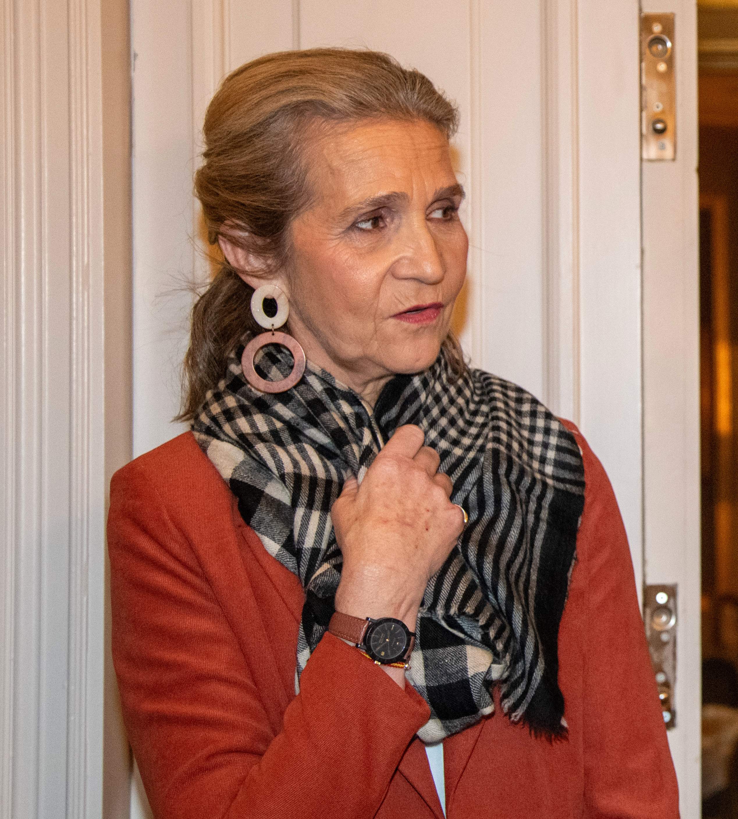 La infanta Elena ingressa una pensió cada mes per problemes detectats en l'adolescència
