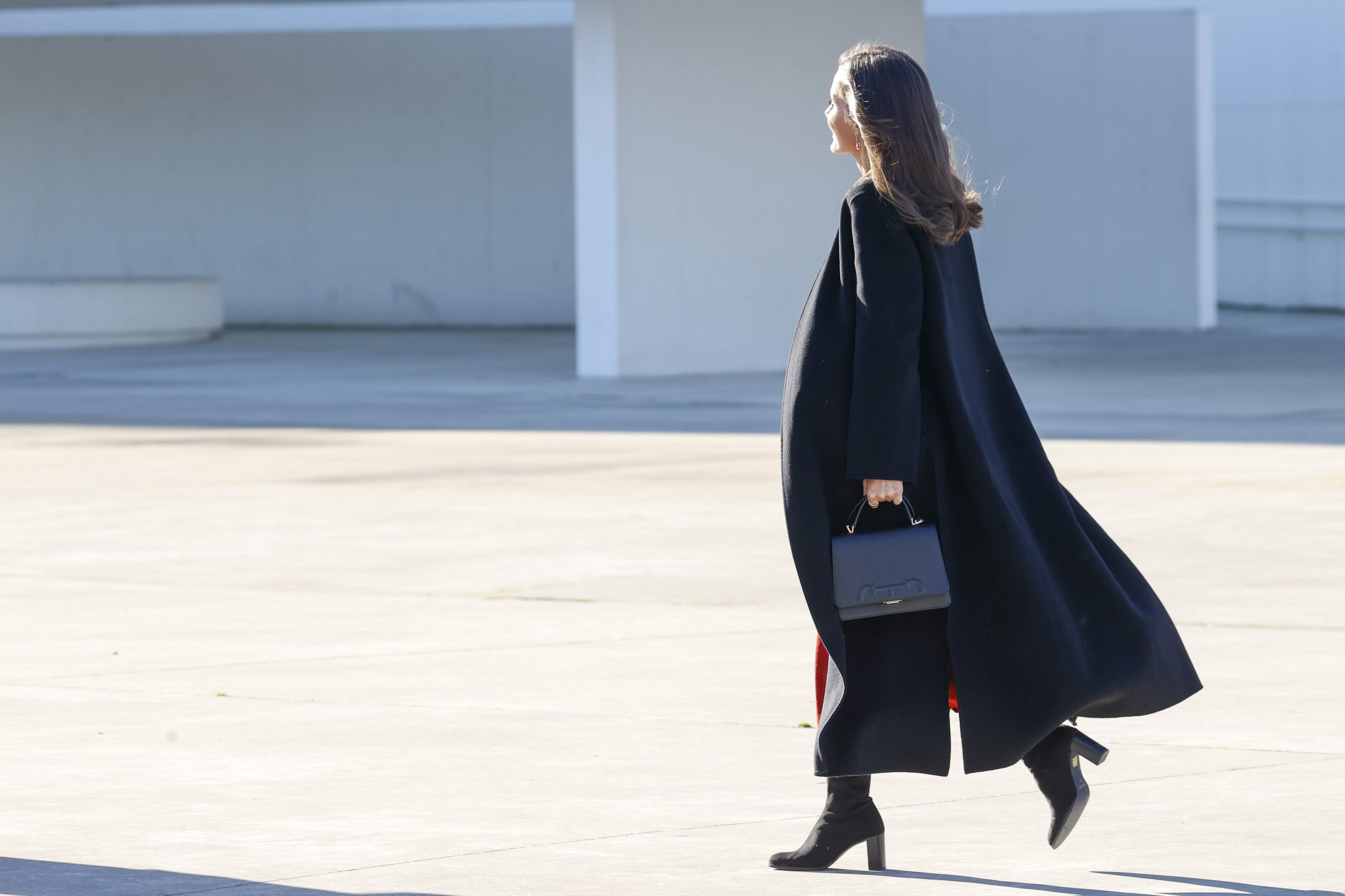 Efecto del Burgo: Letizia desaparecida, Zarzuela ha dejado caer a la reina. Adiós