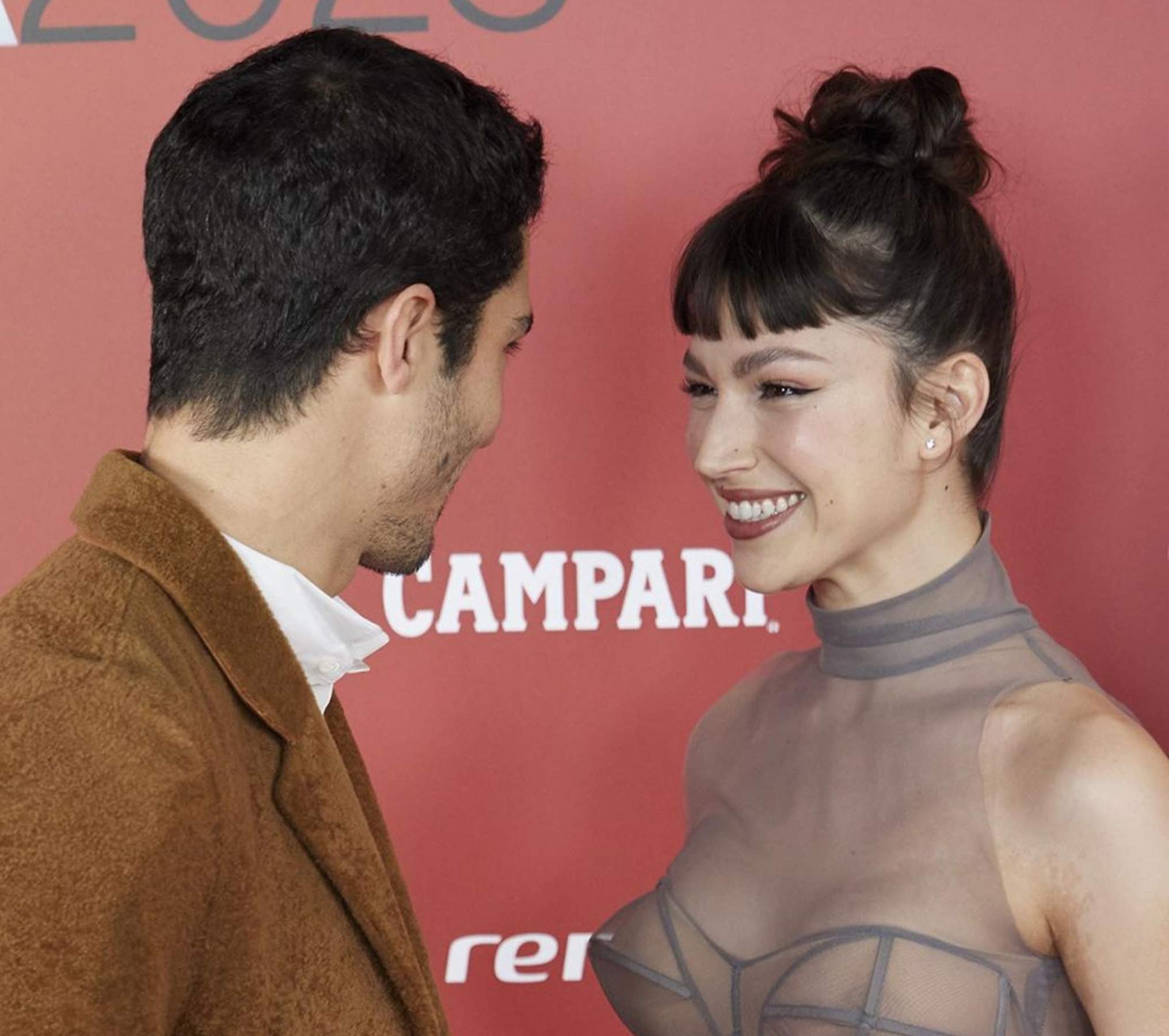 Úrsula Corberó y Chino Darín emocionan: ocho años de amor, reaparecen en los 'Premios Fotograma de Plata'