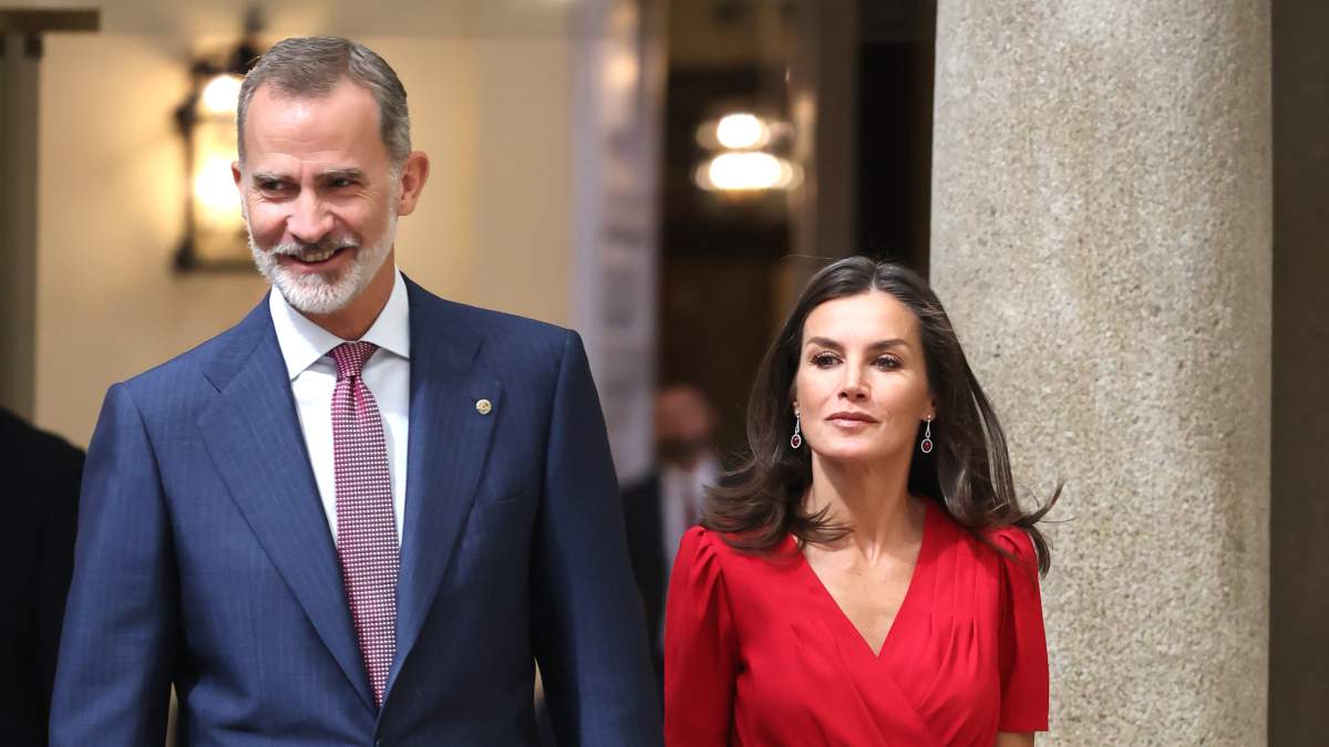 Letizia estrecha la relación con un aristócrata militar tras el cese de la convivencia con Felipe VI