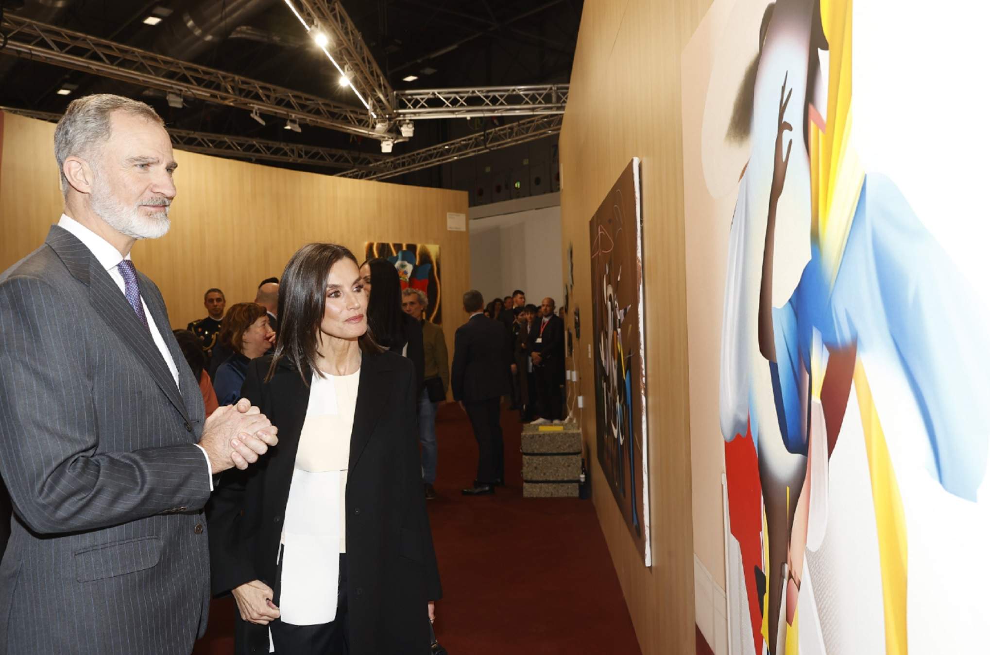 Bufetada d'un convidat a Felip a ARCO després de voler tocar una obra d'art