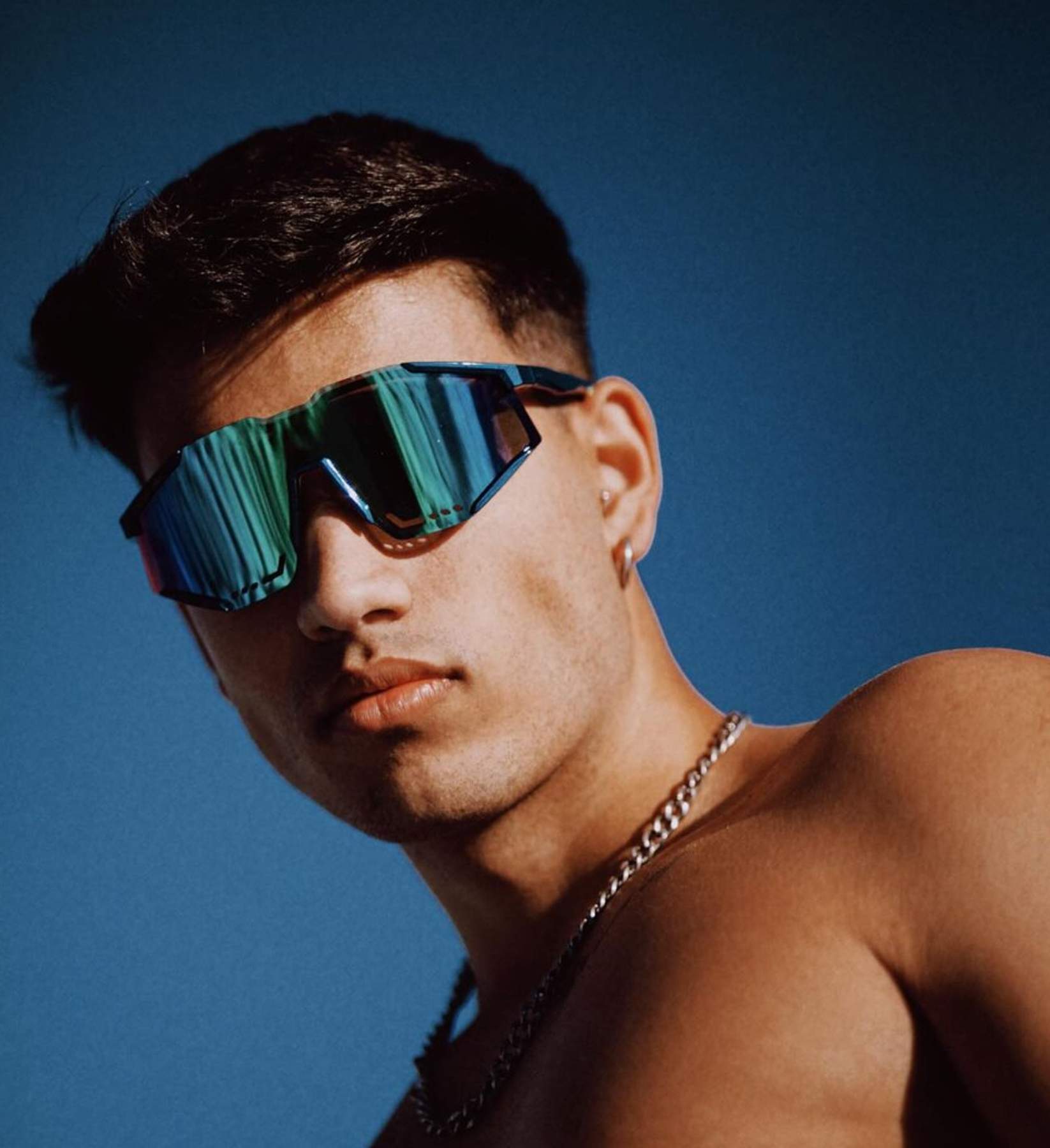 Indignación por el vídeo de un famoso influencer en Barcelona: se queja sobre el catalán y la red explota