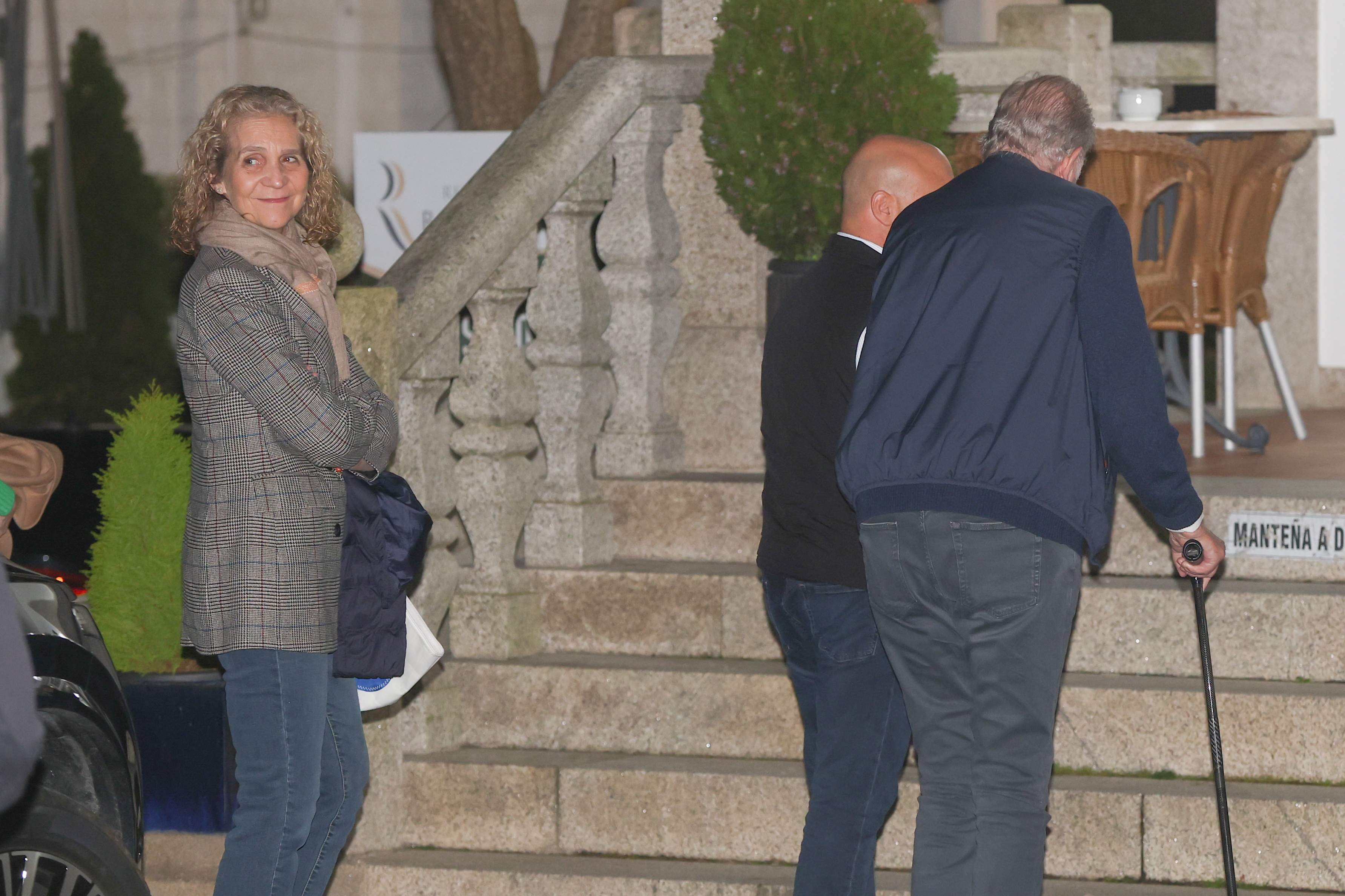 La infanta Elena atura les seves vacances per l'empitjorament del seu pare, Joan Carles I