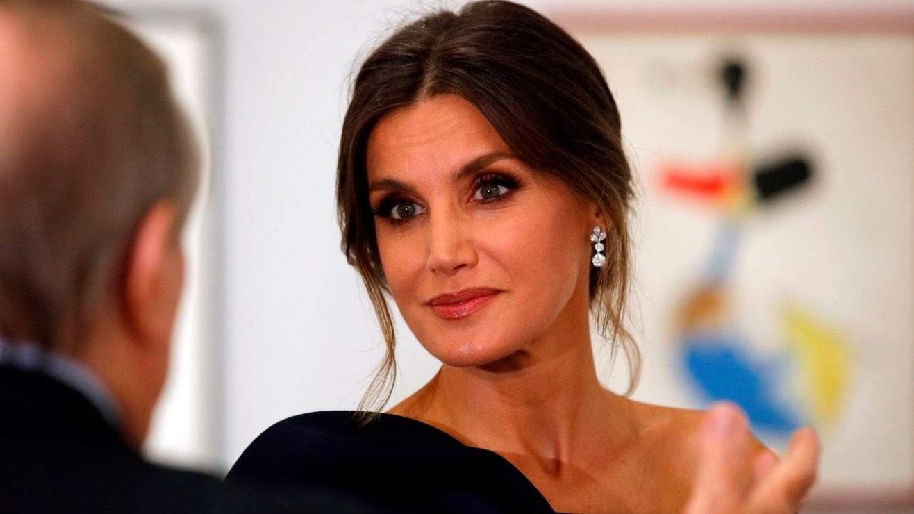 Letizia, descontrolada de matinada a casa d'un famós a Madrid