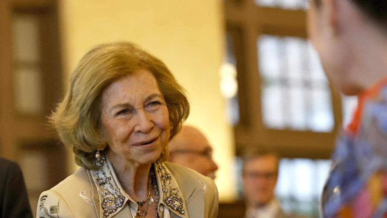 La reina Sofía saca los colores a una azafata de Iberia
