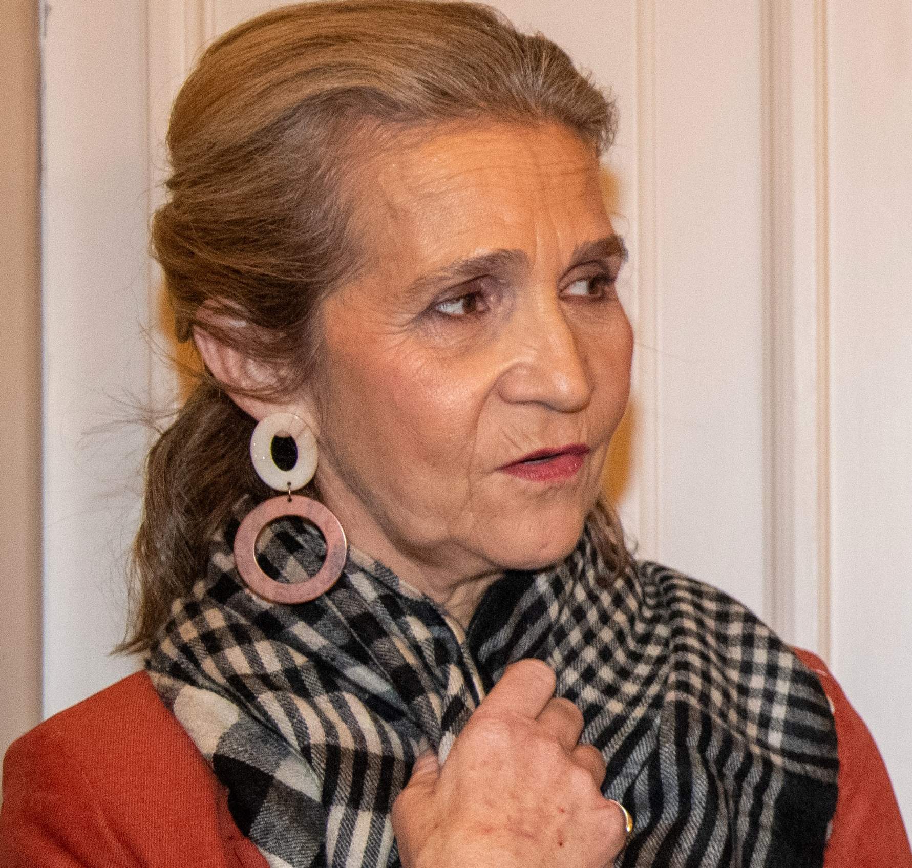 La infanta Elena, adicta, miles de euros dilapidados y más de 30 años enganchada