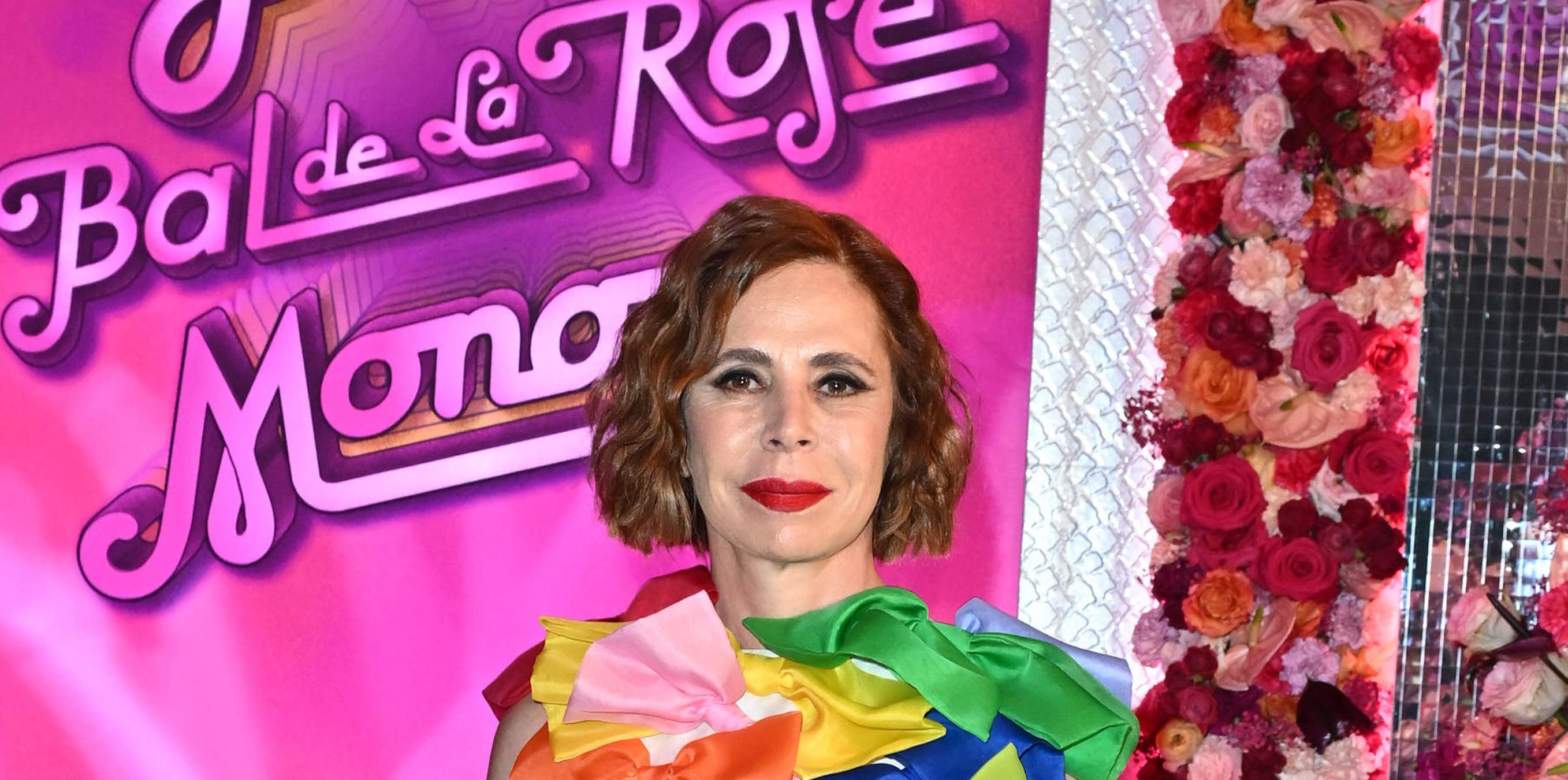 Ágatha Ruiz de la Prada desentona al Ball de la Rosa, groupie amb vestit reciclat