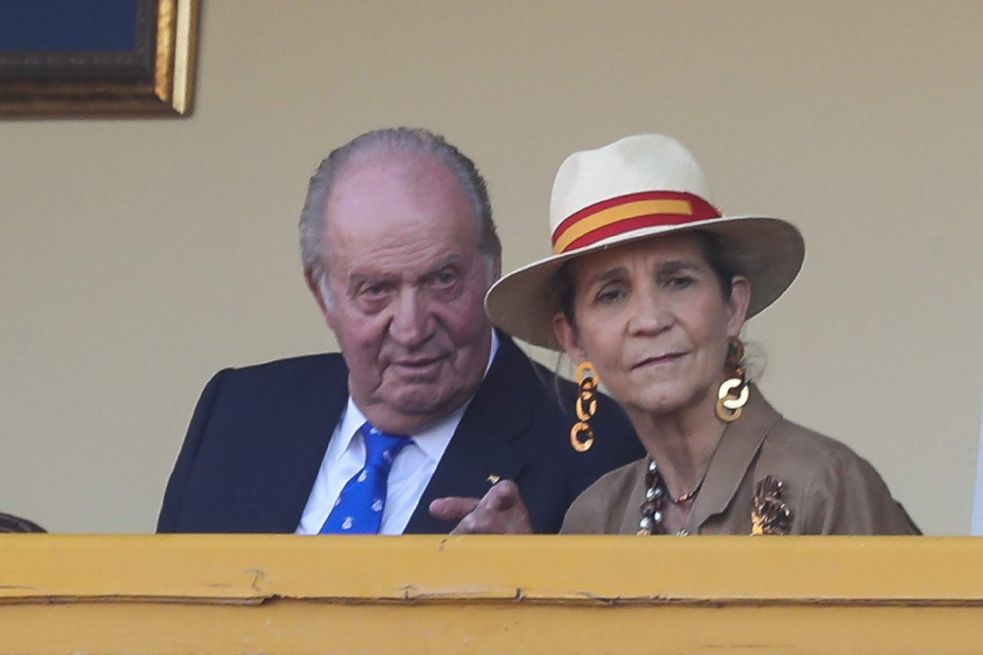 La visita d'Elena a Joan Carles per un motiu esperpèntic, amb l'emèrit "ofendido"