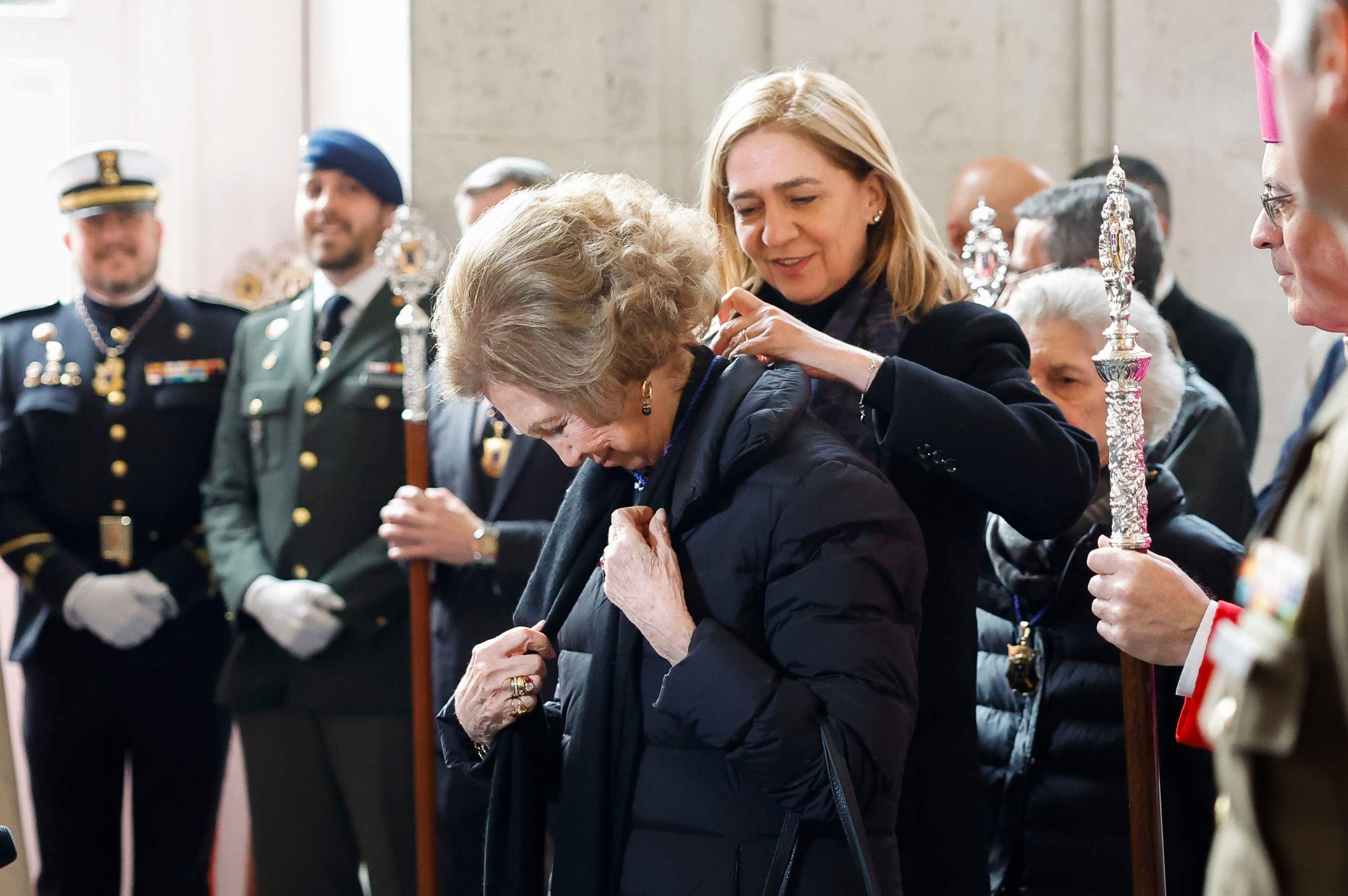 La infanta Cristina ha vivido escenas bochornosas en Zarzuela contra su madre de las 2 hijas de Felipe VI