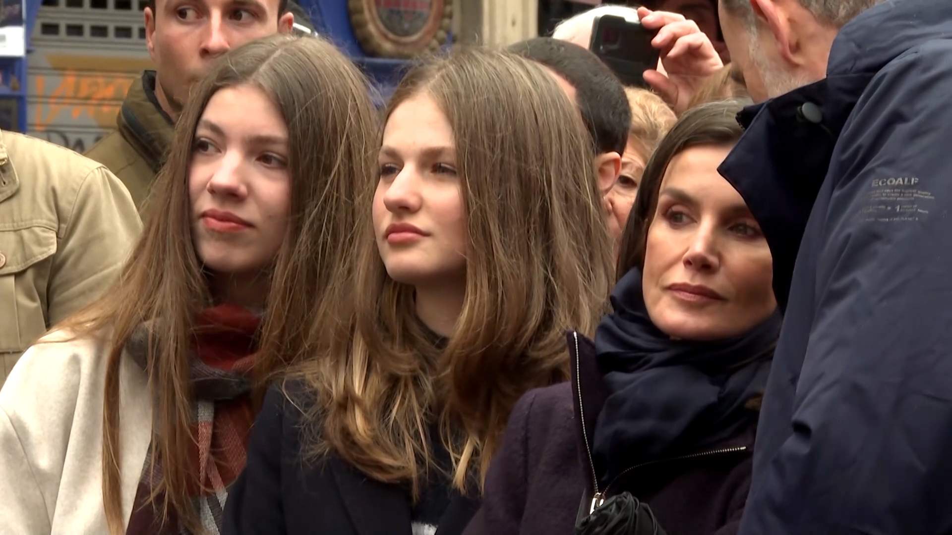 EuropaPress 5858673 reyes felipe letizia junto hijas princesa leonor infanta sofia procesion
