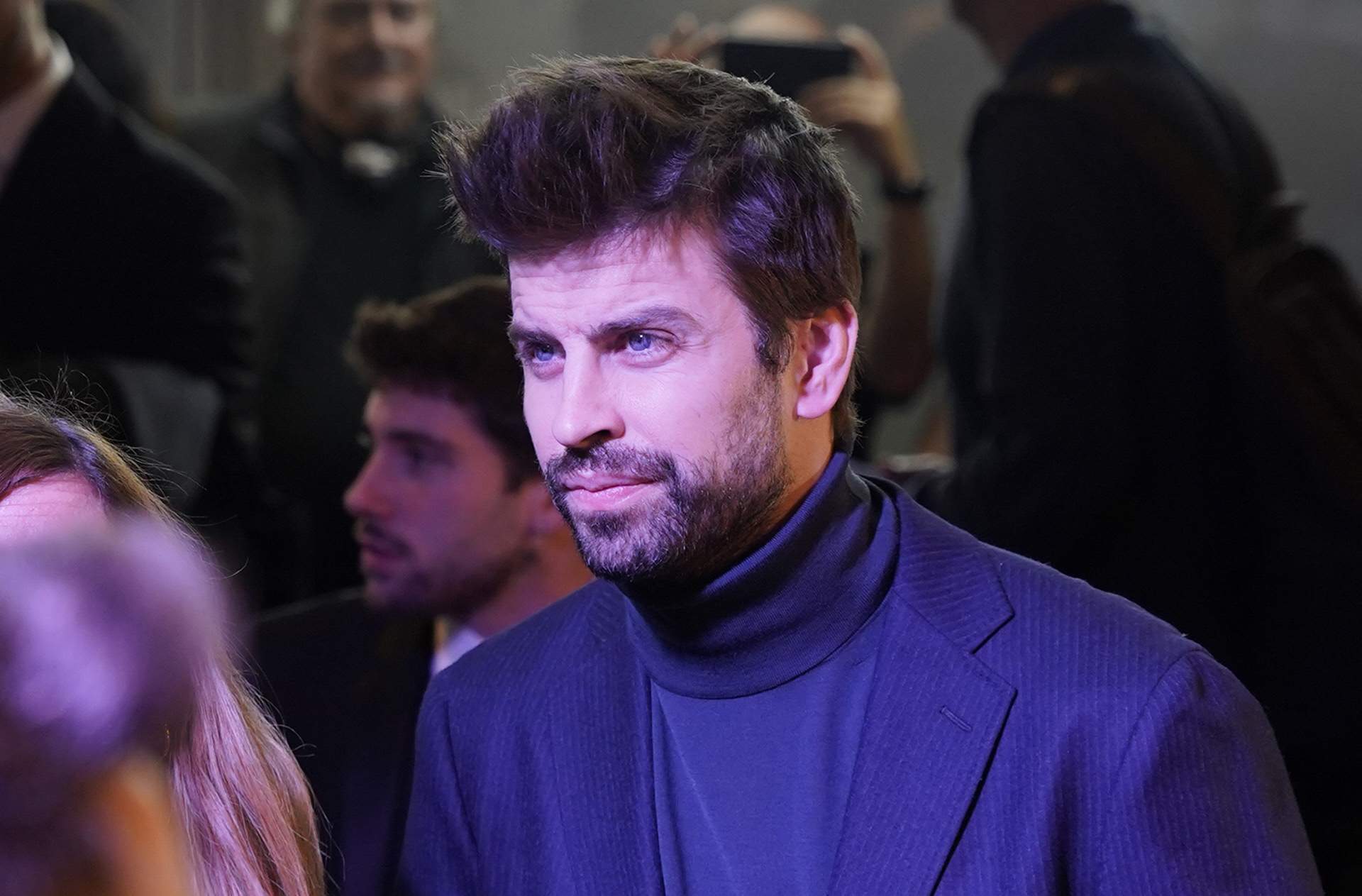 Gerard Piqué con Clara Chía sonrientes en Barcelona en medio de la tormenta Rubiales