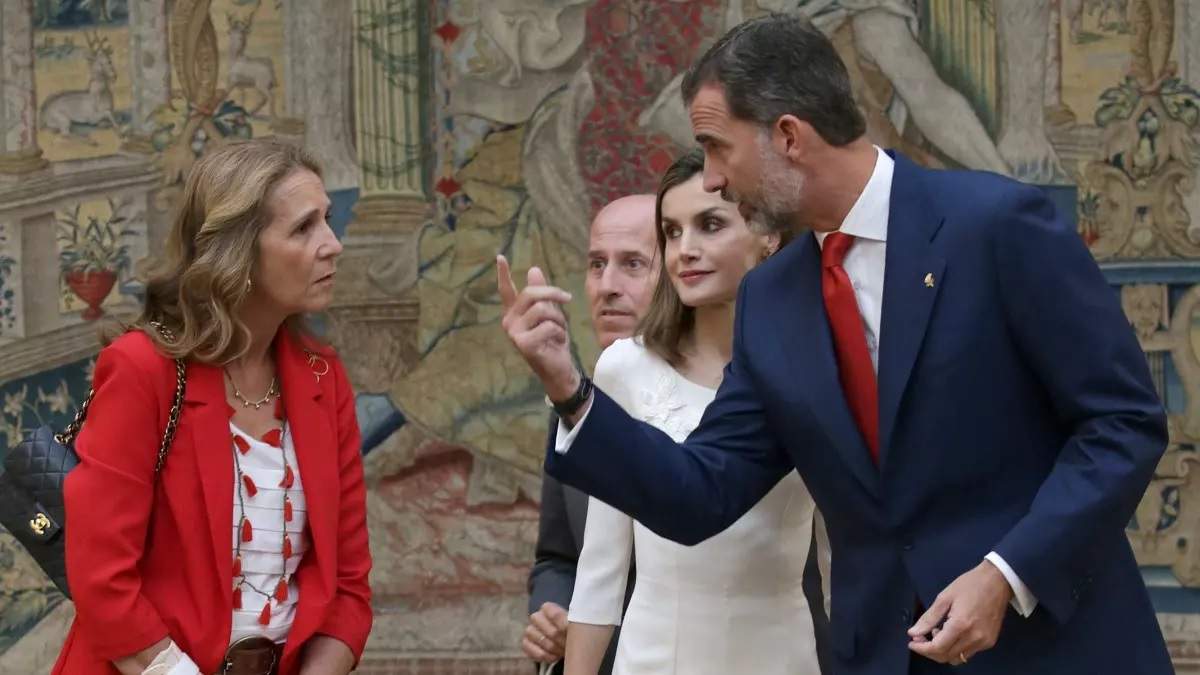 La infanta Elena junto a Letizia y Felipe VI