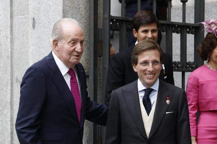 Juan Carlos I, escoltado al aeropuerto después de protagonizar la humillación a Letizia